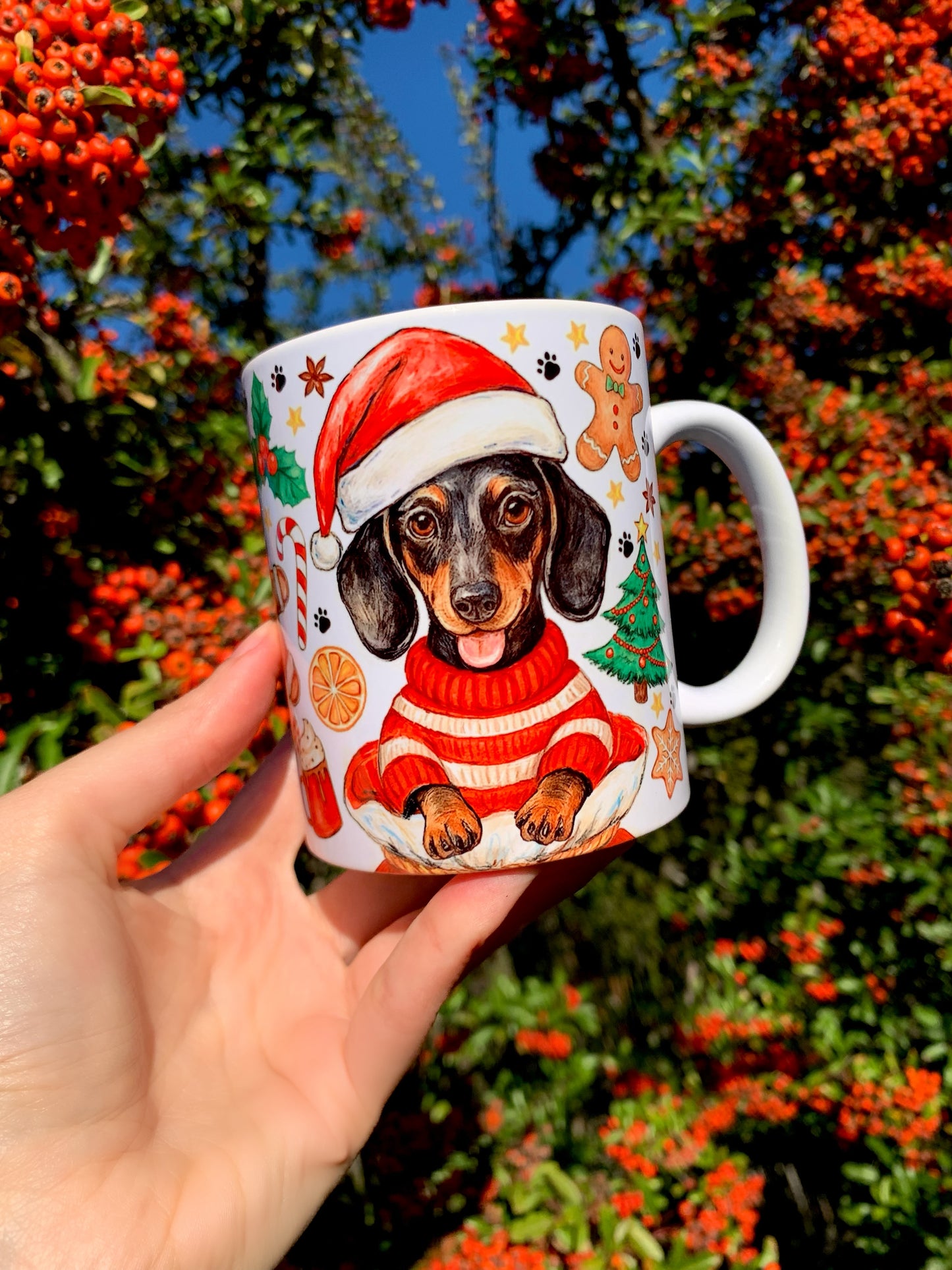 Karácsonyi Tacskós bögre - Kézzel festett Tacskó Mikulás zsákkal és karácsonyi mintával