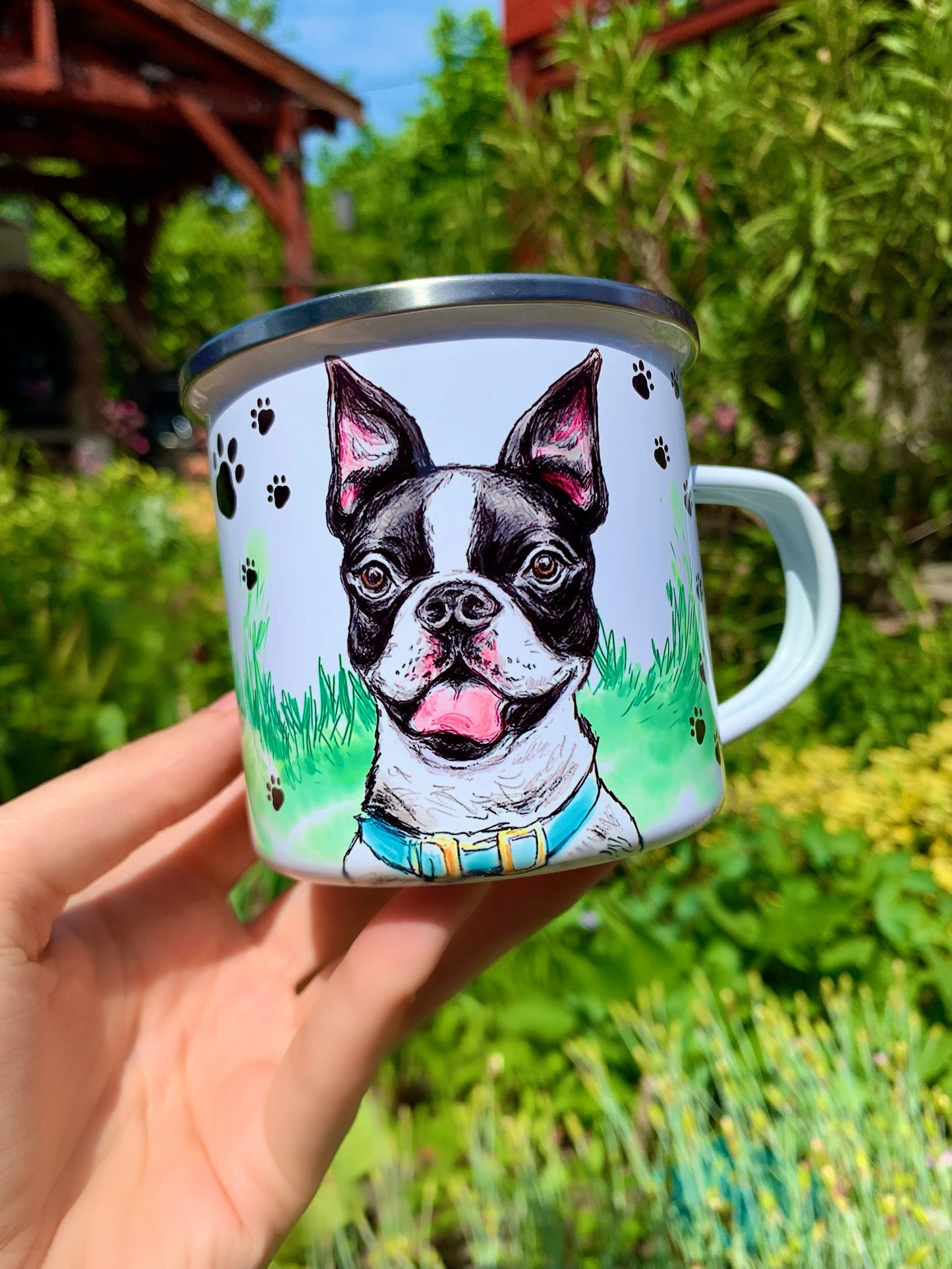 Boston terrier kutyás ajándék – kézműves fém bögre fű és mancs mintákkal