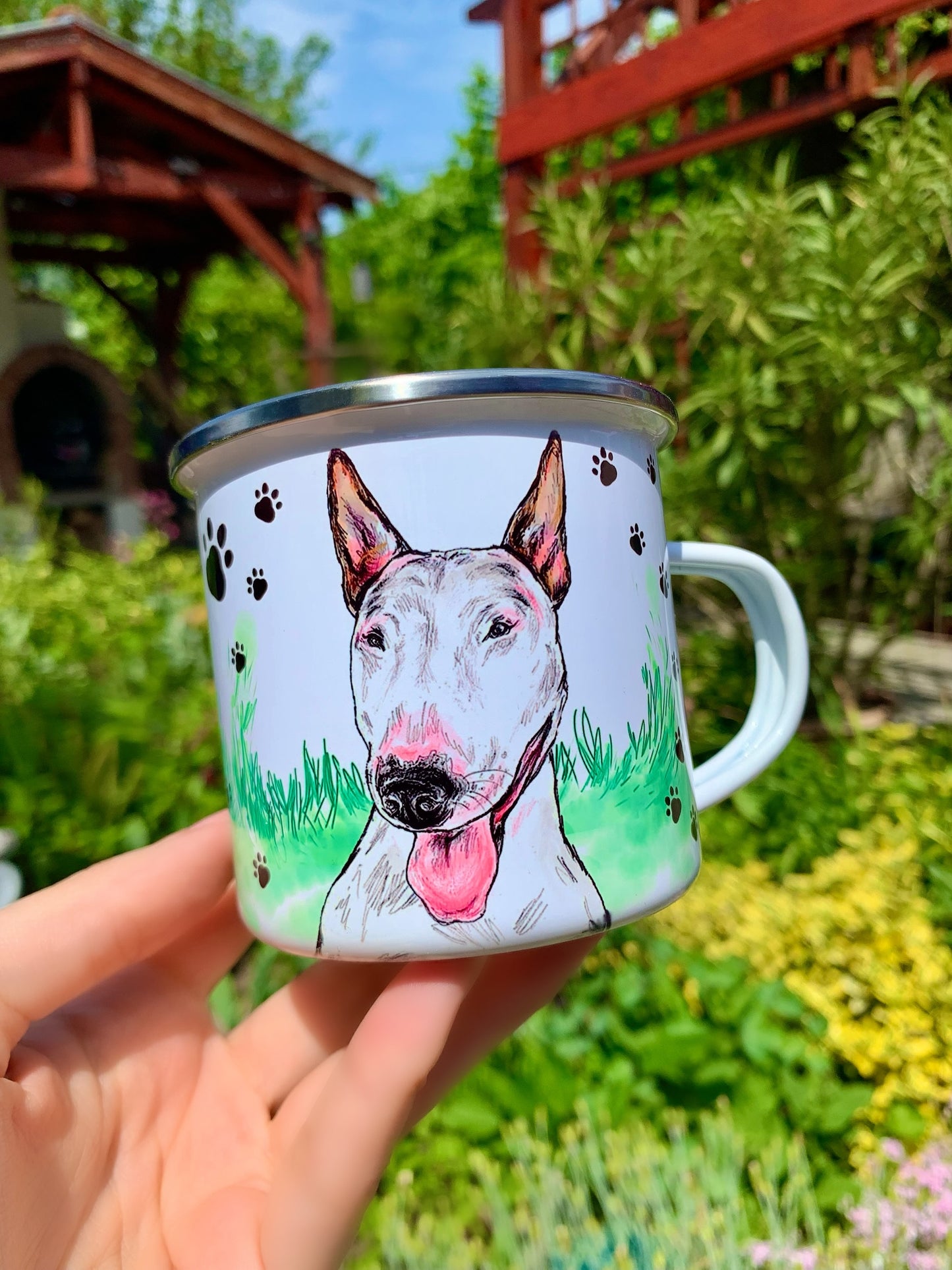 Kézműves bullterrier bögre világos kutyás mintával és mancsokkal