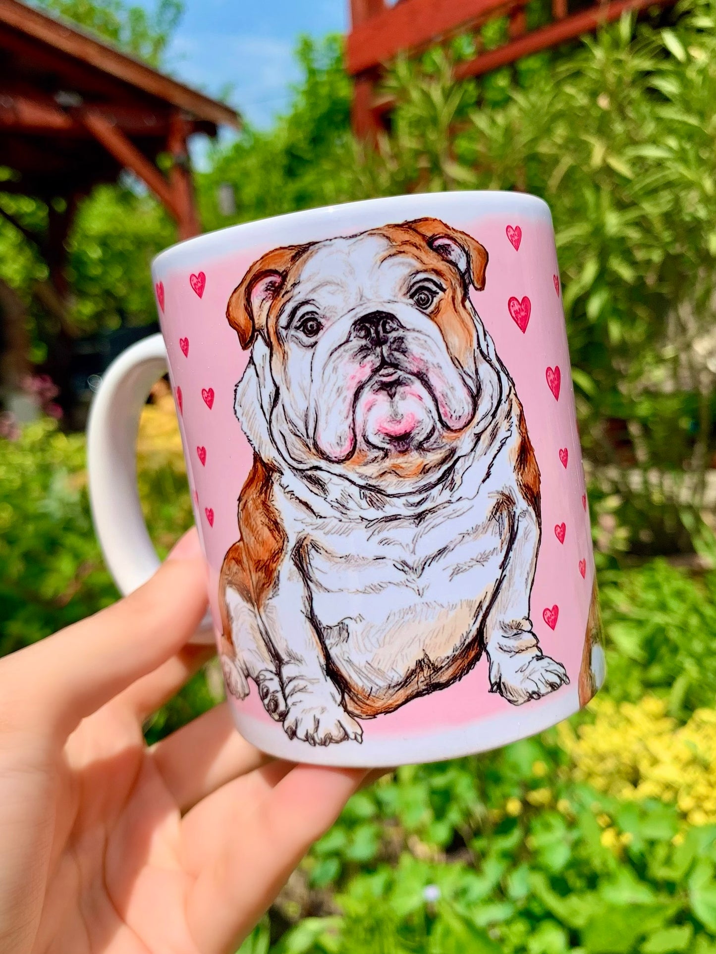 Kézzel festett angol bulldog kerámia bögrén – szerethető, szíves dizájn