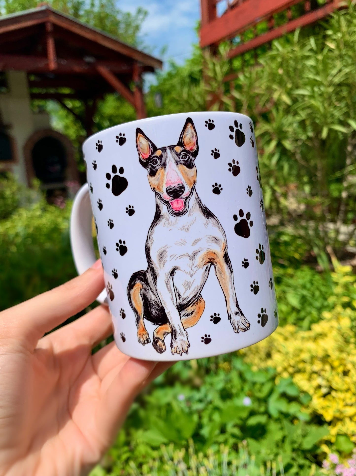 Bullterrier kerámia bögre – Kézzel festett foltos Bullterrier kutya és mancs mintával