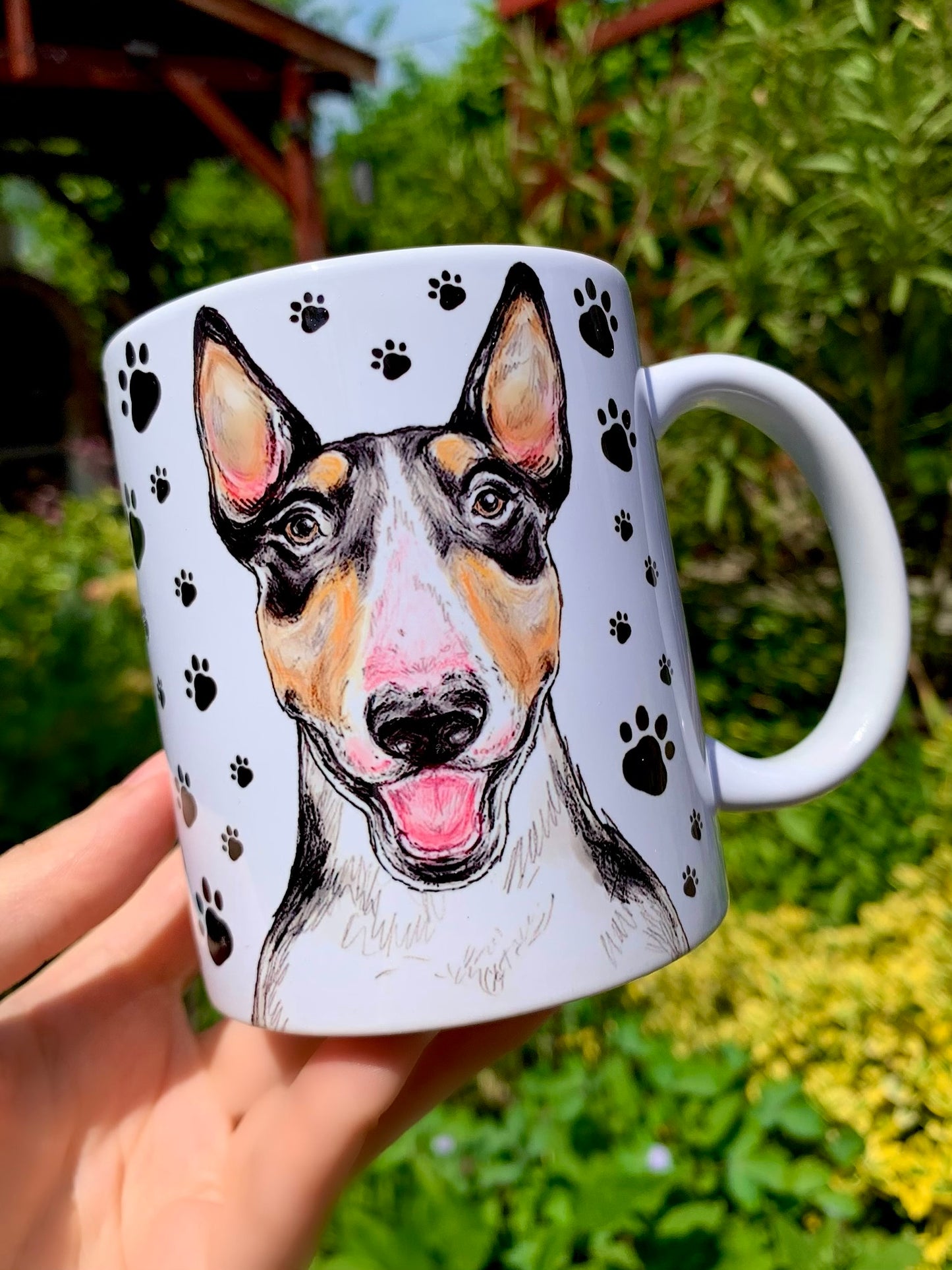 Bullterrier kerámia bögre – Kézzel festett foltos Bullterrier kutya és mancs mintával