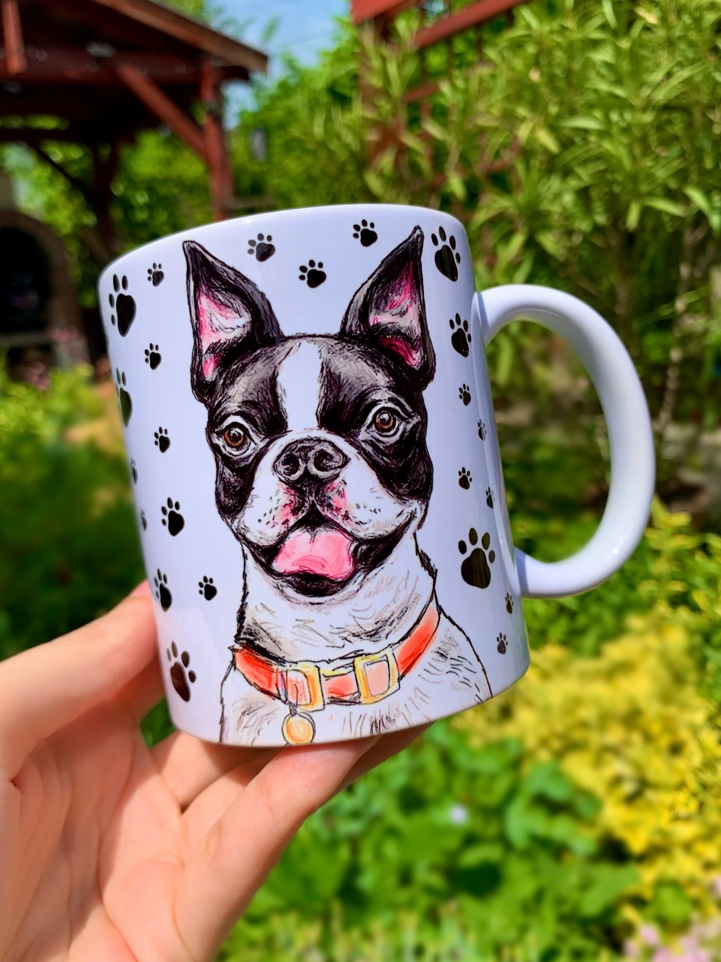 Kézzel festett Boston terrier minta kerámia bögrén, piros nyakörvvel