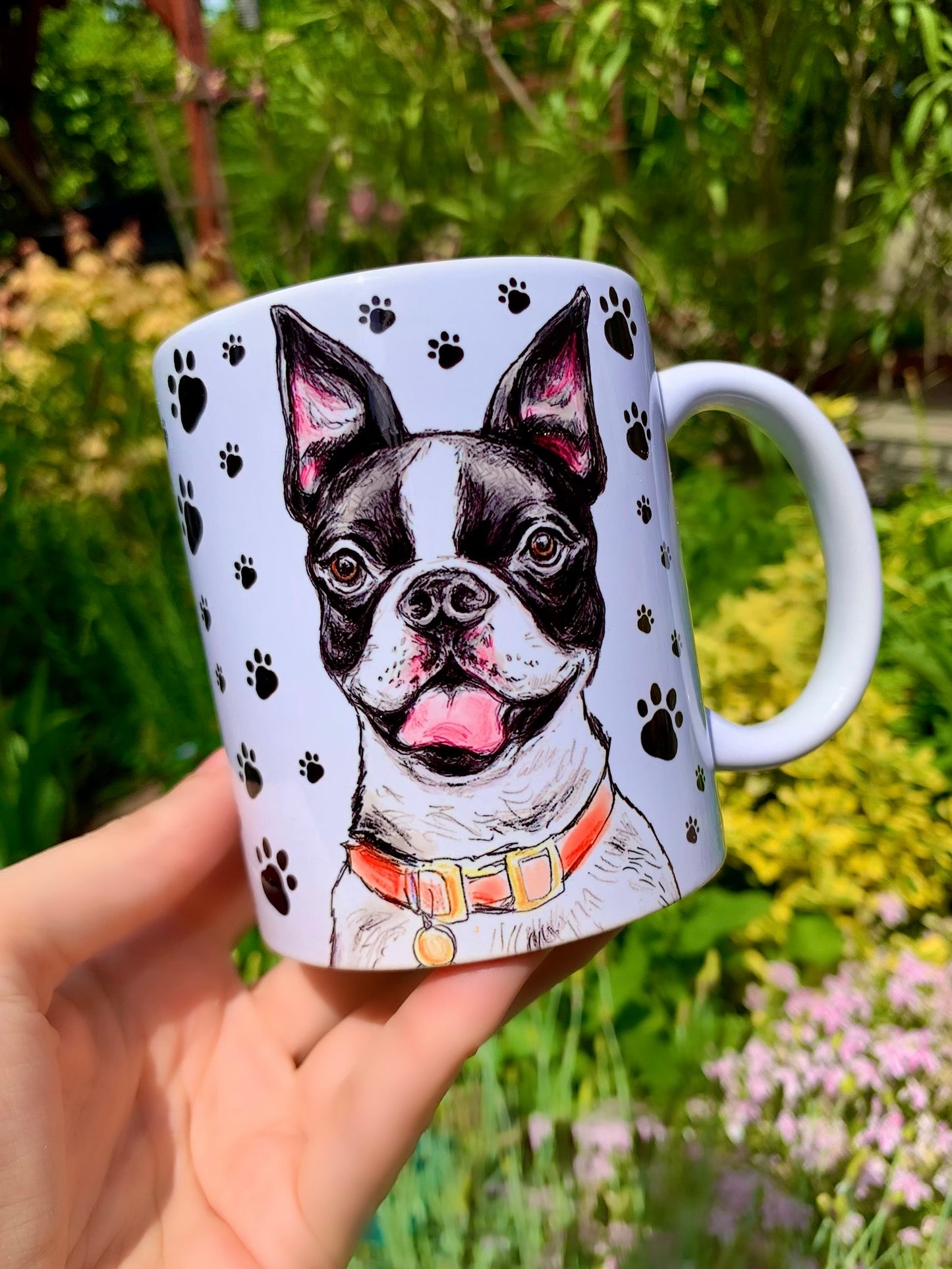Boston terrier grafika kerámia bögrén – nőies, narancsos nyakörvvel