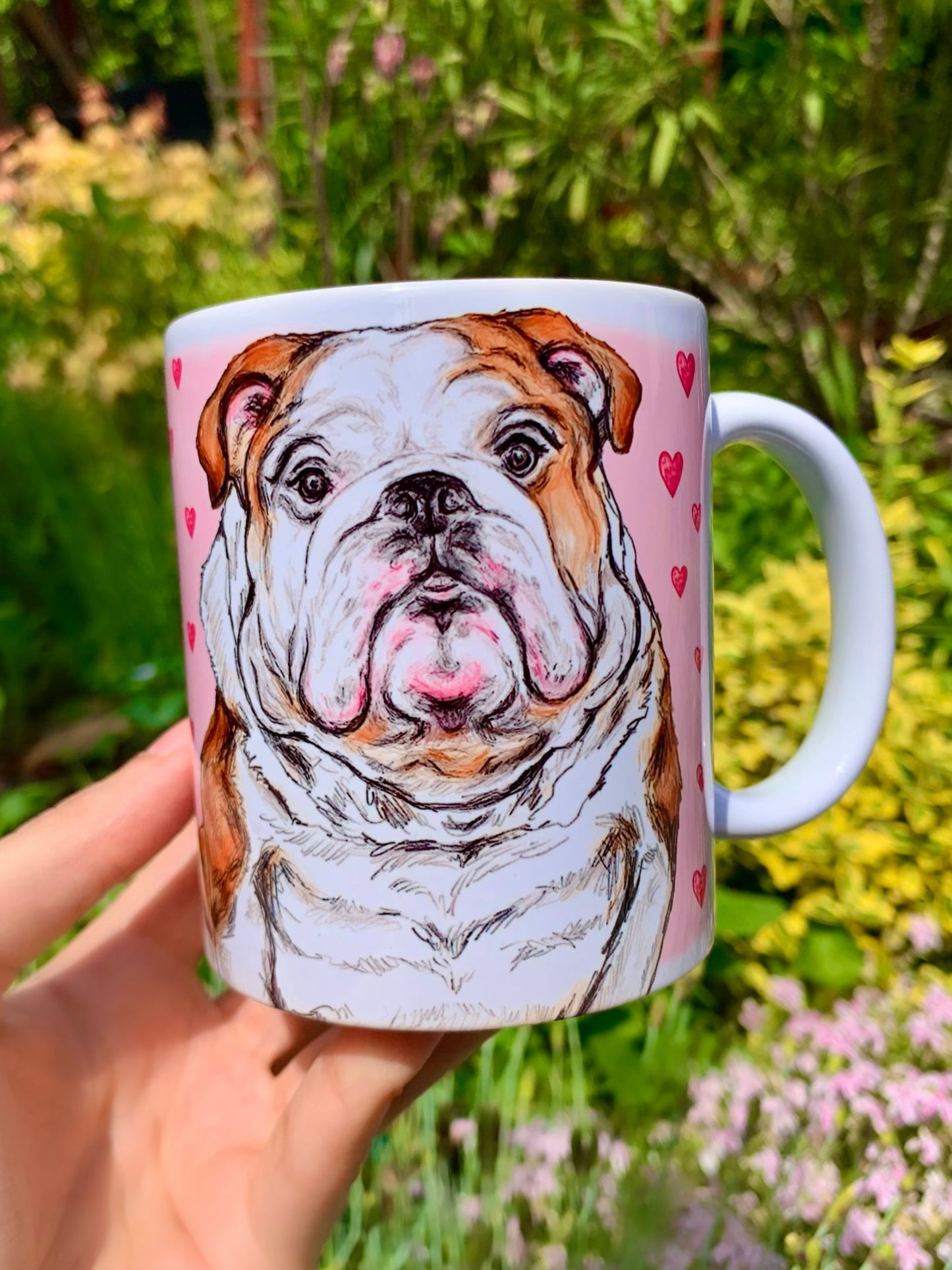 Prémium kerámia bögre angol bulldog illusztrációval és szíves háttérrel