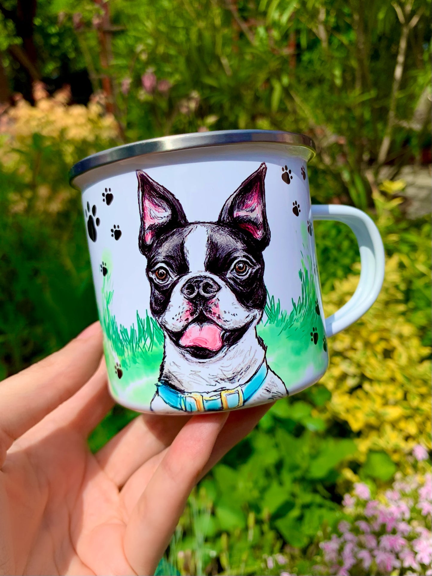 Boston terrier fém bögre közelről – kézzel illusztrált kutya portré