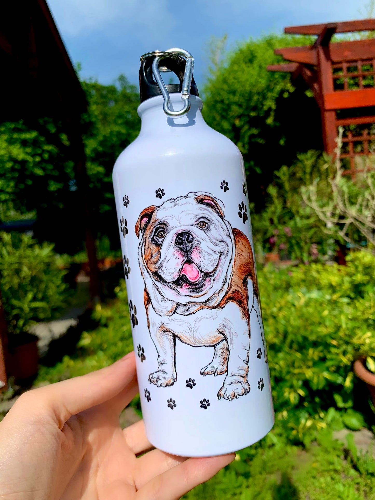 Kutyás kulacs angol bulldog grafikával és apró mancsnyomos dizájnnal