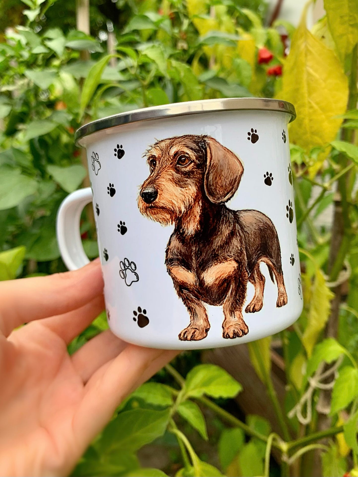 Akvarell stílusú, kézzel festett tacskós bögre, prémium minőségű kivitelben. A legszebb választás, ha különleges kutyás ajándékot keresel tacskós gazdiknak.