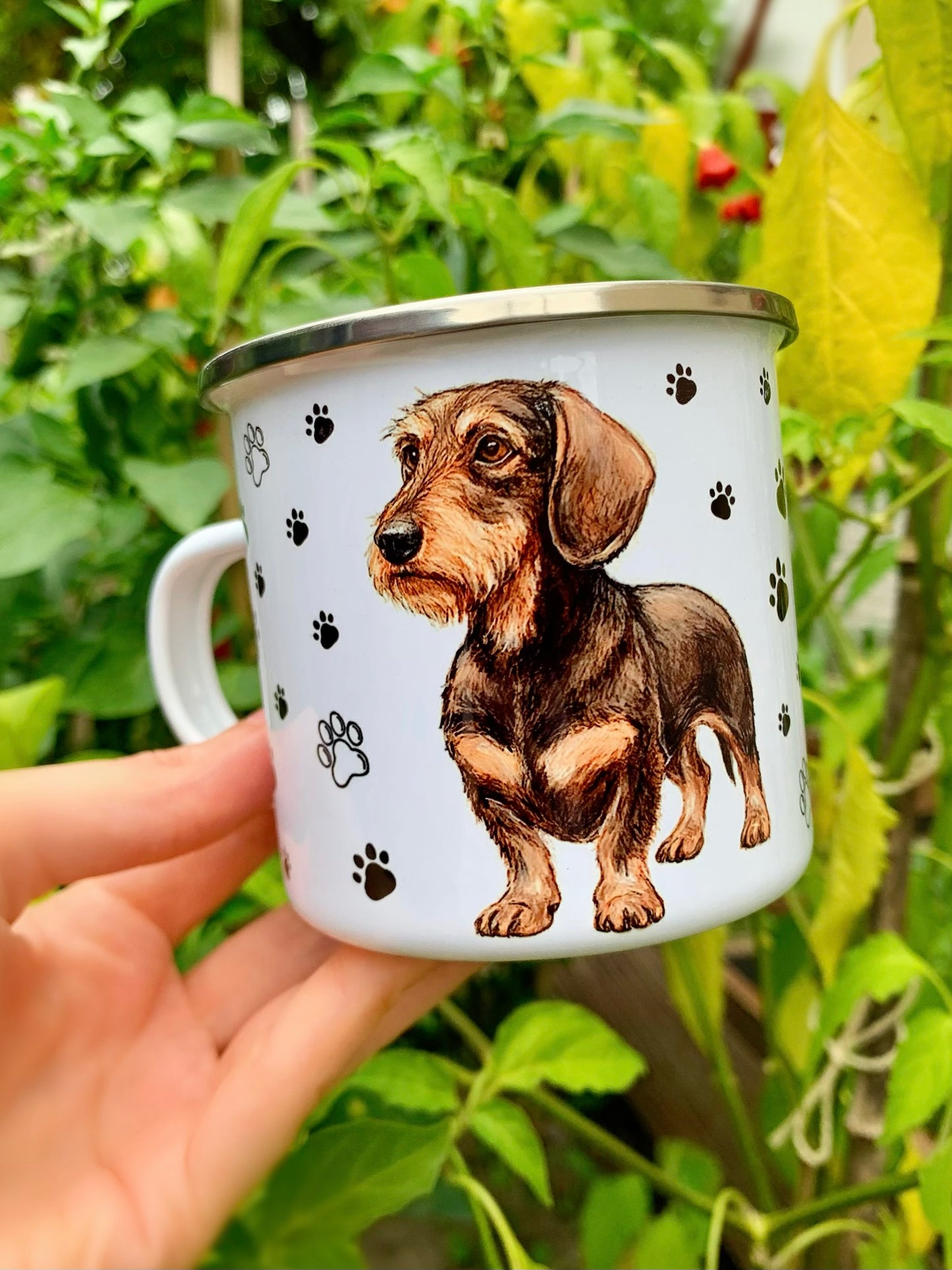 Magyar kézműves műhelyben készült tacskós bögre akvarell technikával festve – legszebb ajándék tacskós gazdiknak,