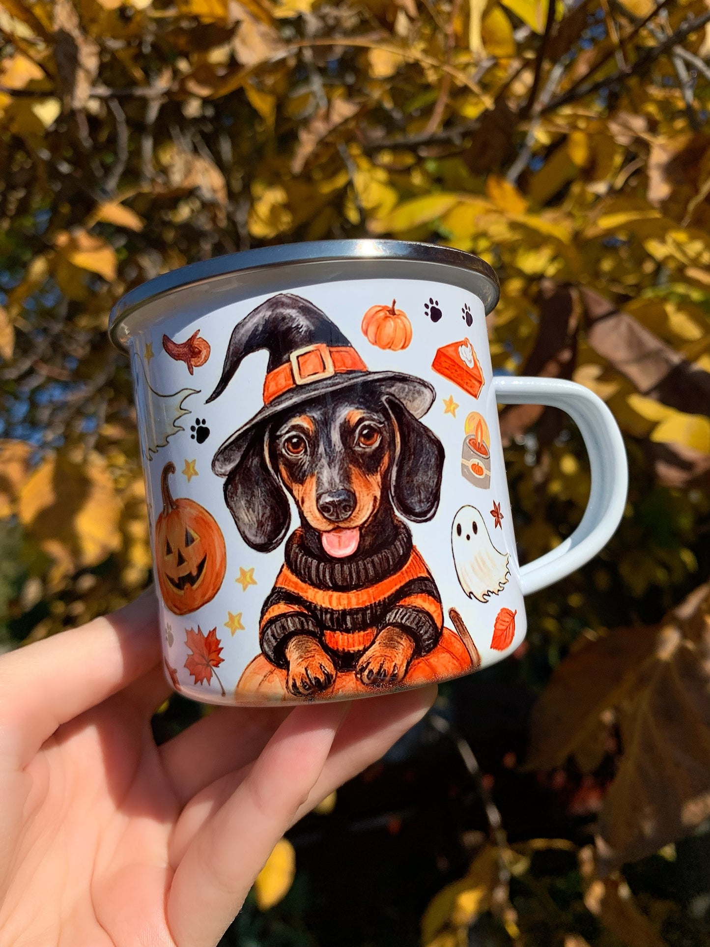 Halloweeni Tacskós fém bögre - Kézzel festett Tacskó Halloweeni Pumpkin és Boszis szellemes őszi mintával