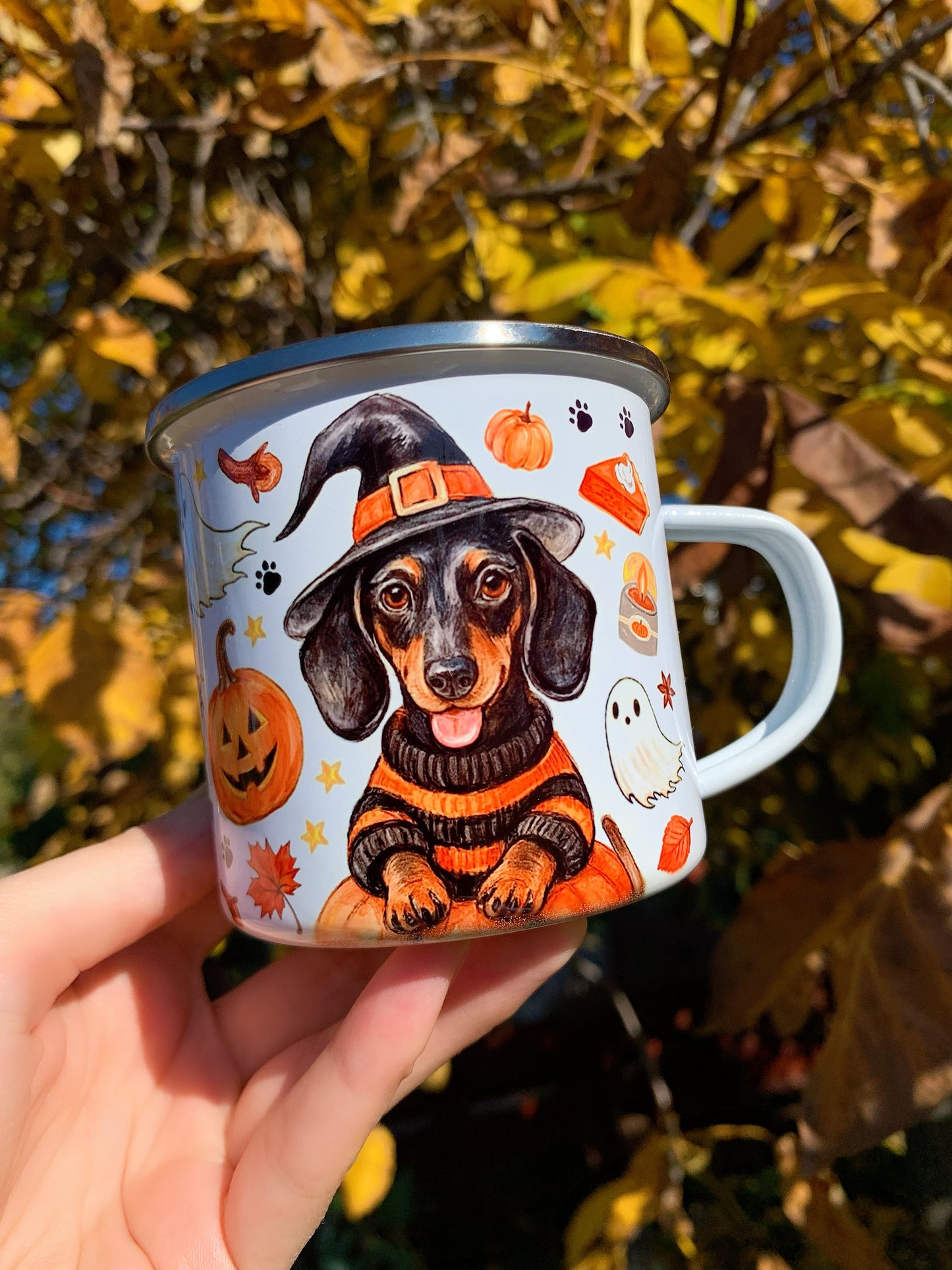 Halloweeni Tacskós fém bögre - Kézzel festett Tacskó Halloweeni Pumpkin és Boszis szellemes őszi mintával