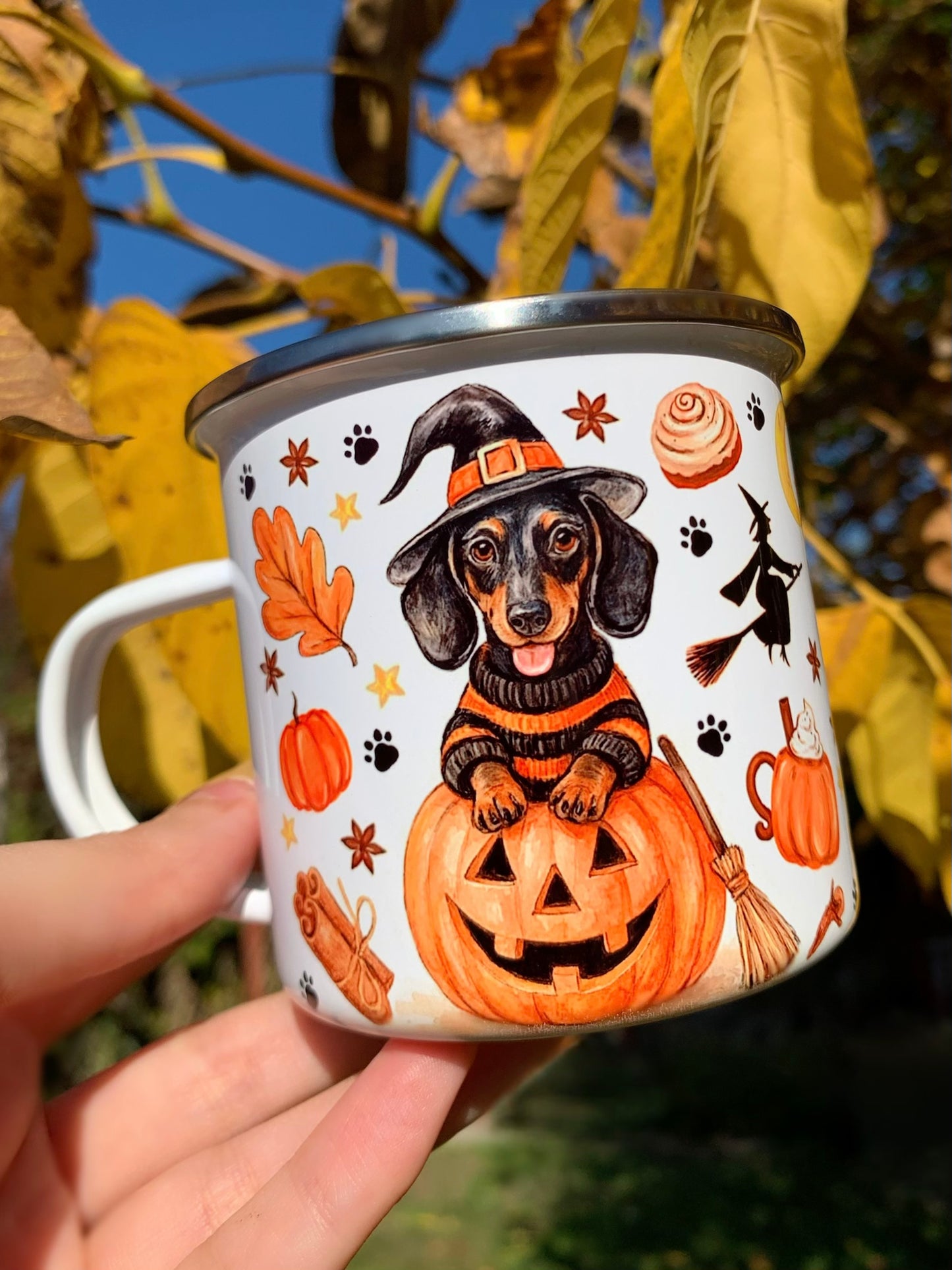 Halloweeni Tacskós fém bögre - Kézzel festett Tacskó Halloweeni Pumpkin és Boszis szellemes őszi mintával