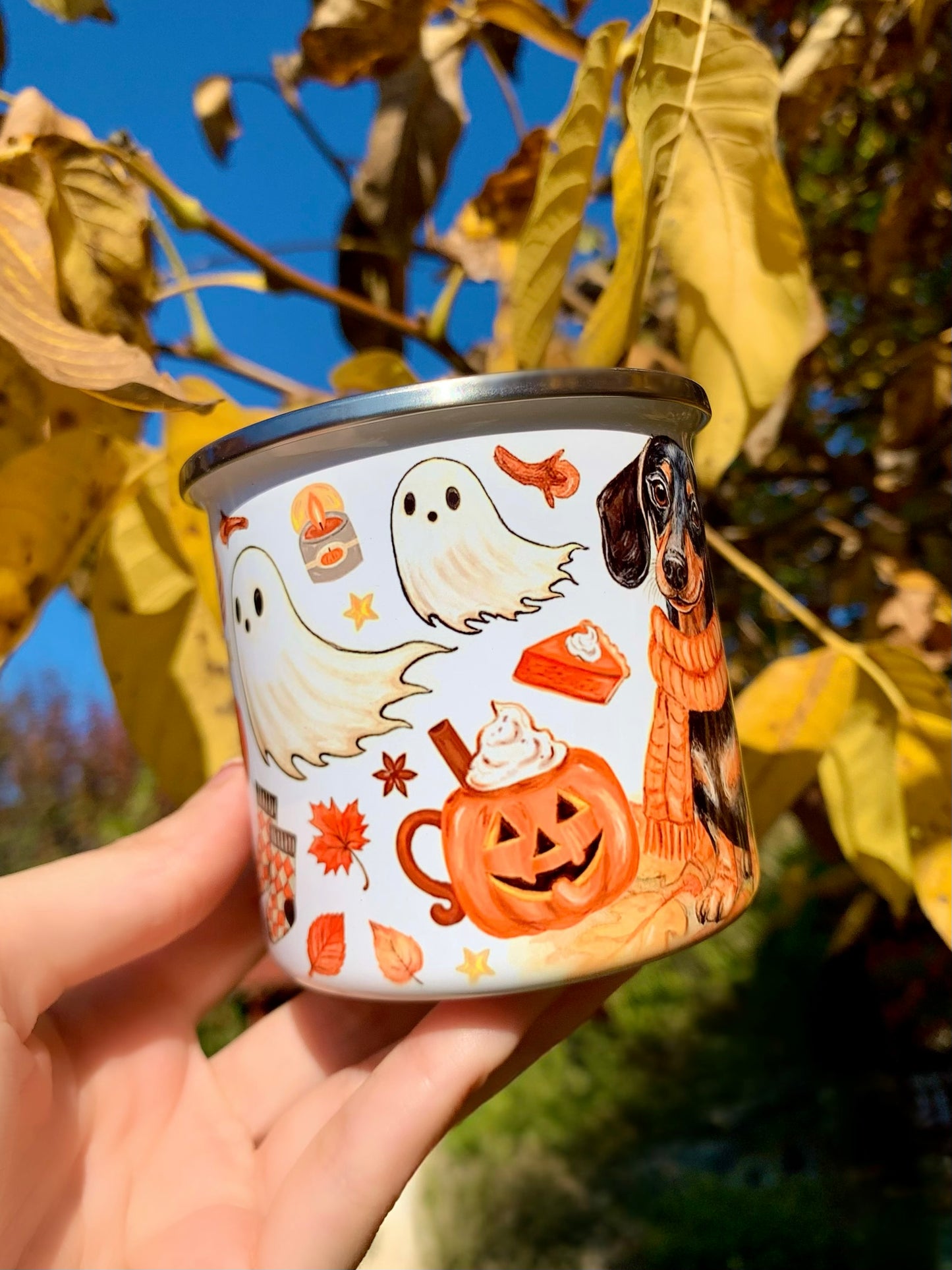 Halloweeni Tacskós fém bögre - Kézzel festett Tacskó Halloweeni Szellem és Pumpkin őszi mintával