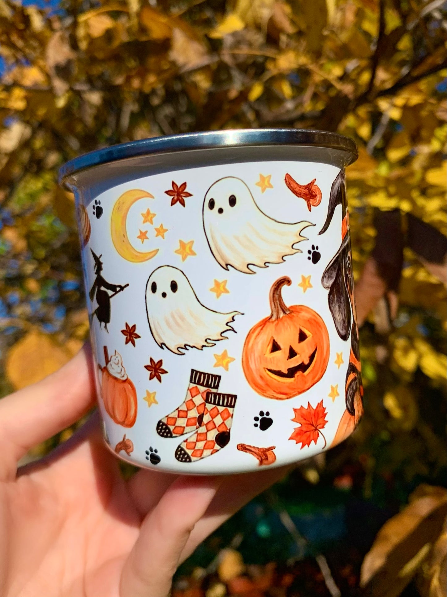 Halloweeni Tacskós fém bögre - Kézzel festett Tacskó Halloweeni Pumpkin és Boszis szellemes őszi mintával