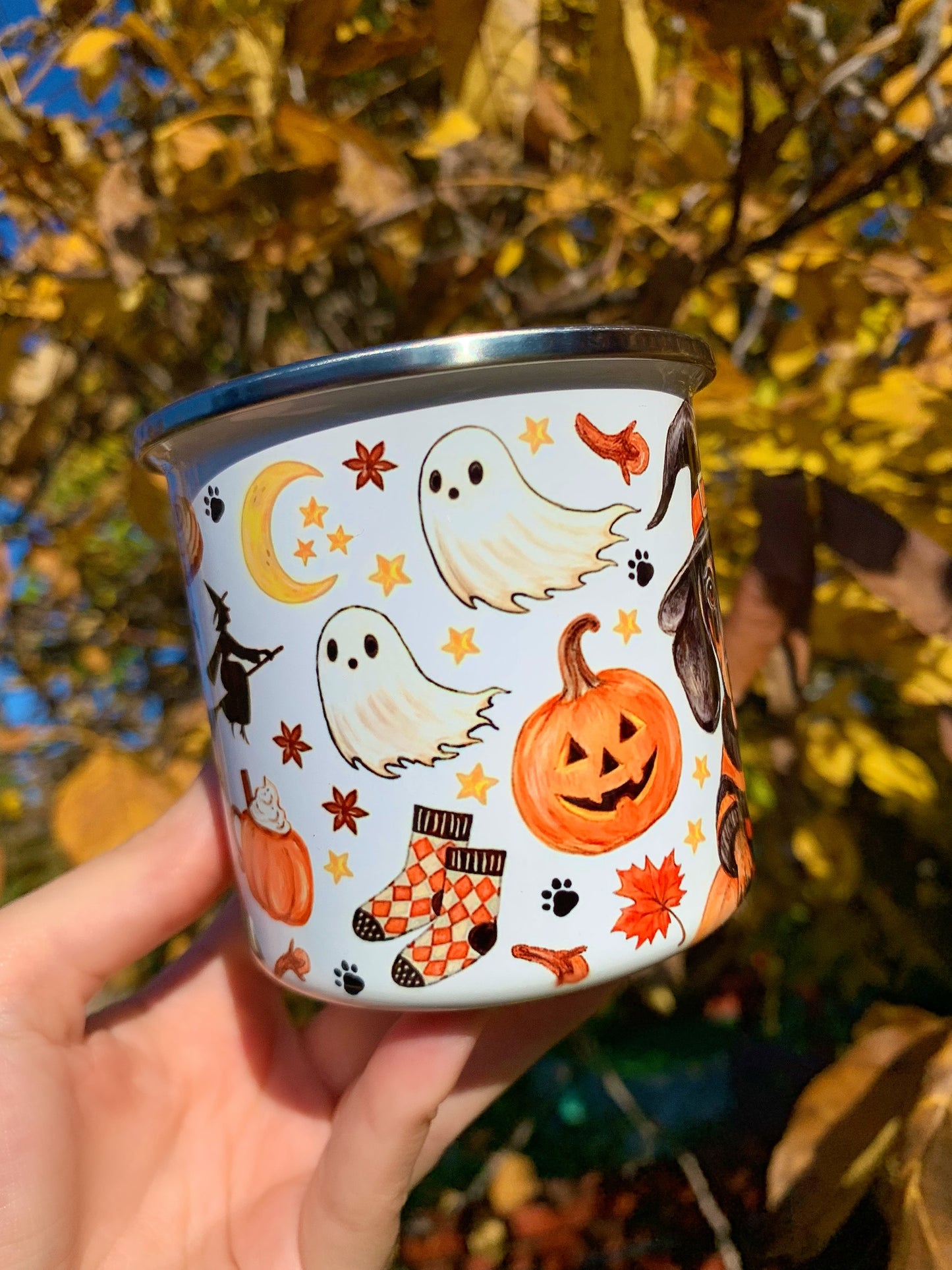 Halloweeni Tacskós fém bögre - Kézzel festett Tacskó Halloweeni Pumpkin és Boszis szellemes őszi mintával