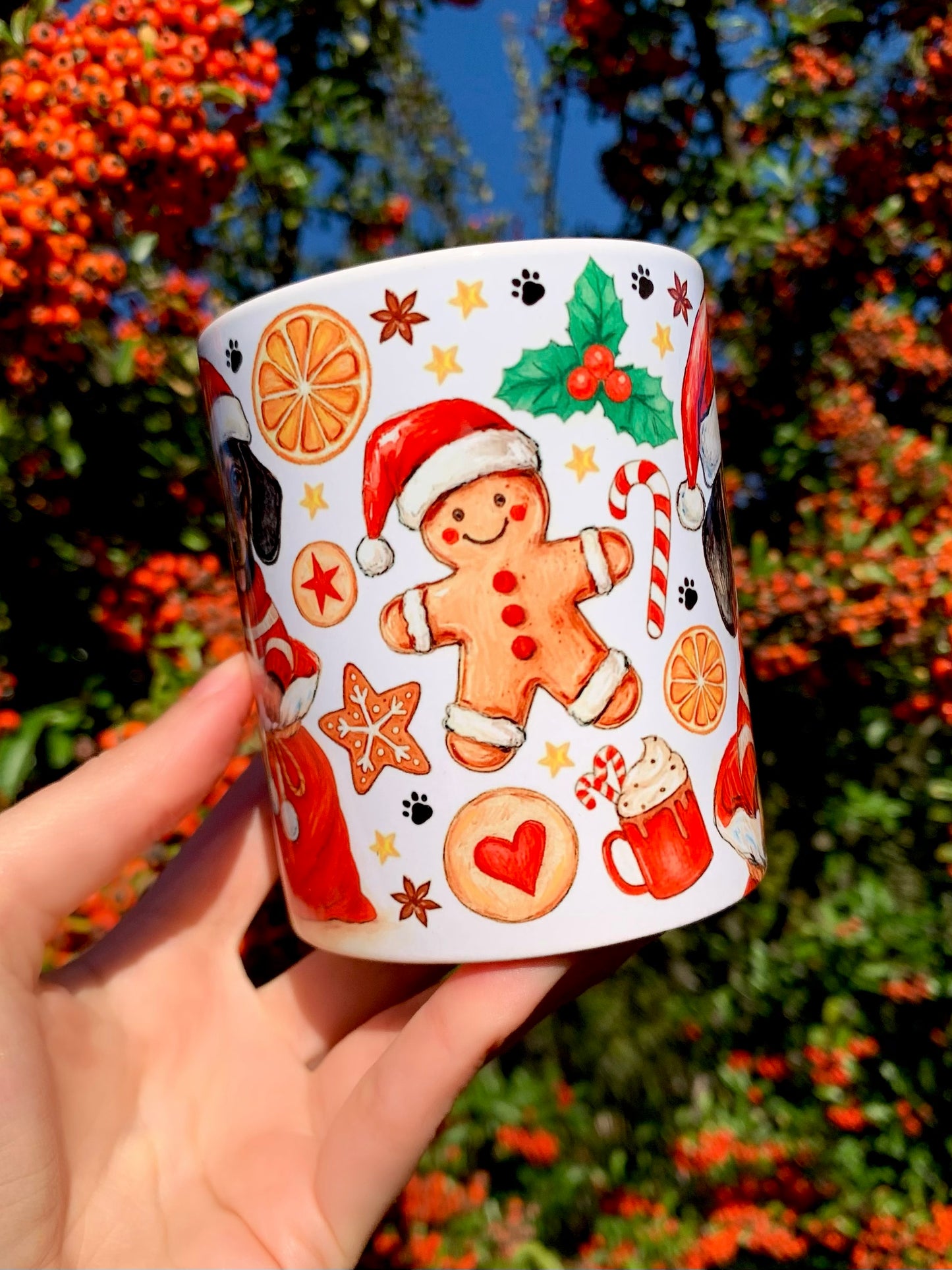 Karácsonyi Tacskós bögre - Kézzel festett Tacskó Mikulás zsákkal és karácsonyi mintával