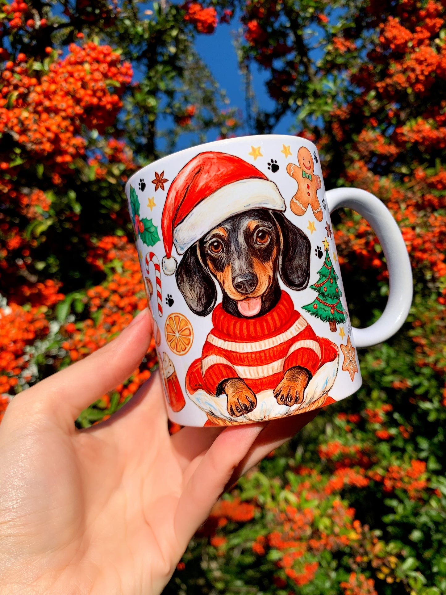 Karácsonyi Tacskós bögre - Kézzel festett Tacskó Mikulás zsákkal és karácsonyi mintával