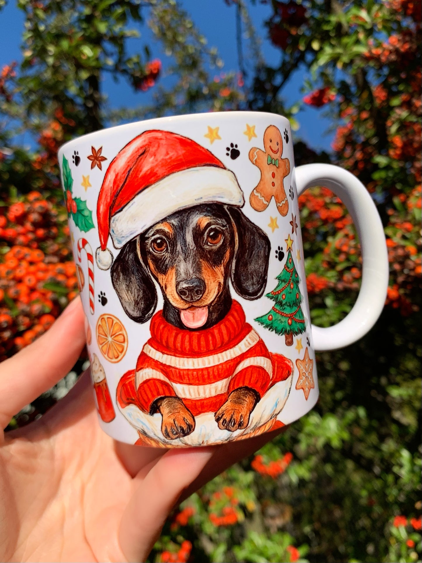 Karácsonyi Tacskós bögre - Kézzel festett Tacskó Mikulás zsákkal és karácsonyi mintával