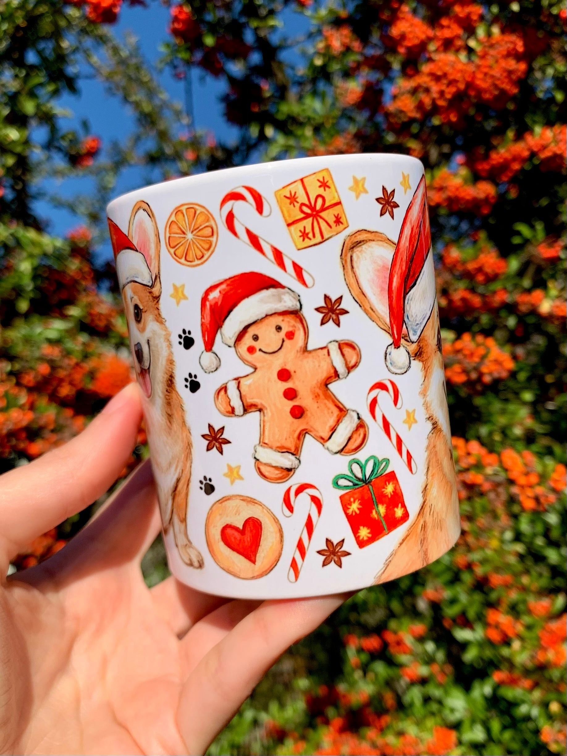 Karácsonyi Corgi kutyás ajándék bögre, részletgazdag kézzel festett grafikával, mézeskalács és ünnepi díszek motívumaival – tökéletes meglepetés Corgi gazdiknak.