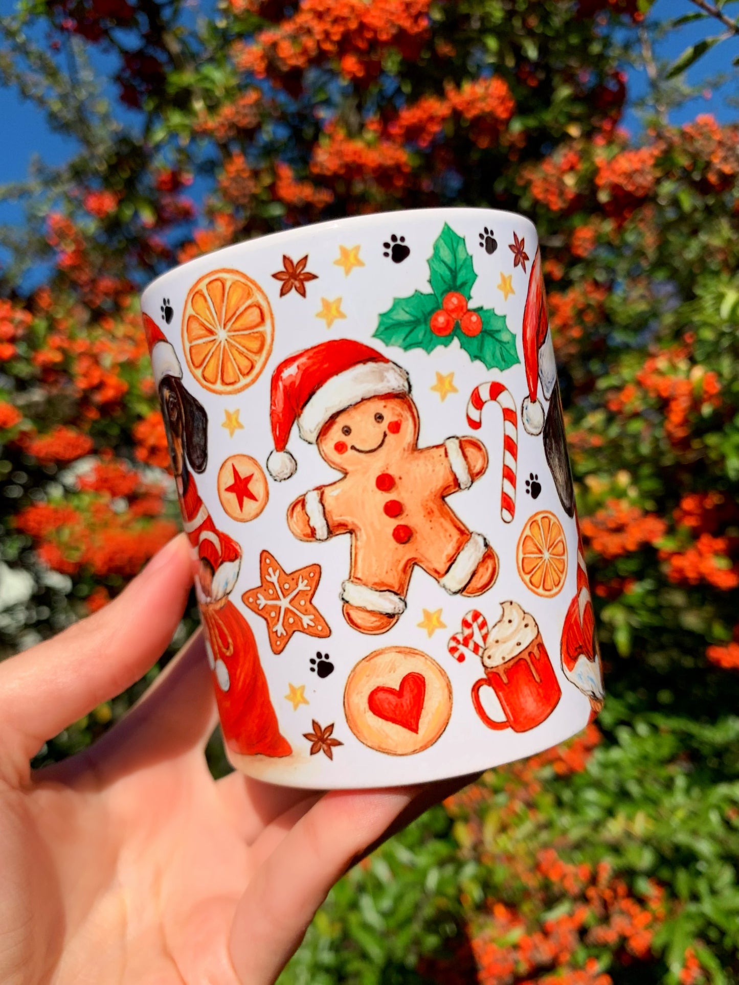 Karácsonyi Tacskós bögre - Kézzel festett Tacskó Mikulás zsákkal és karácsonyi mintával