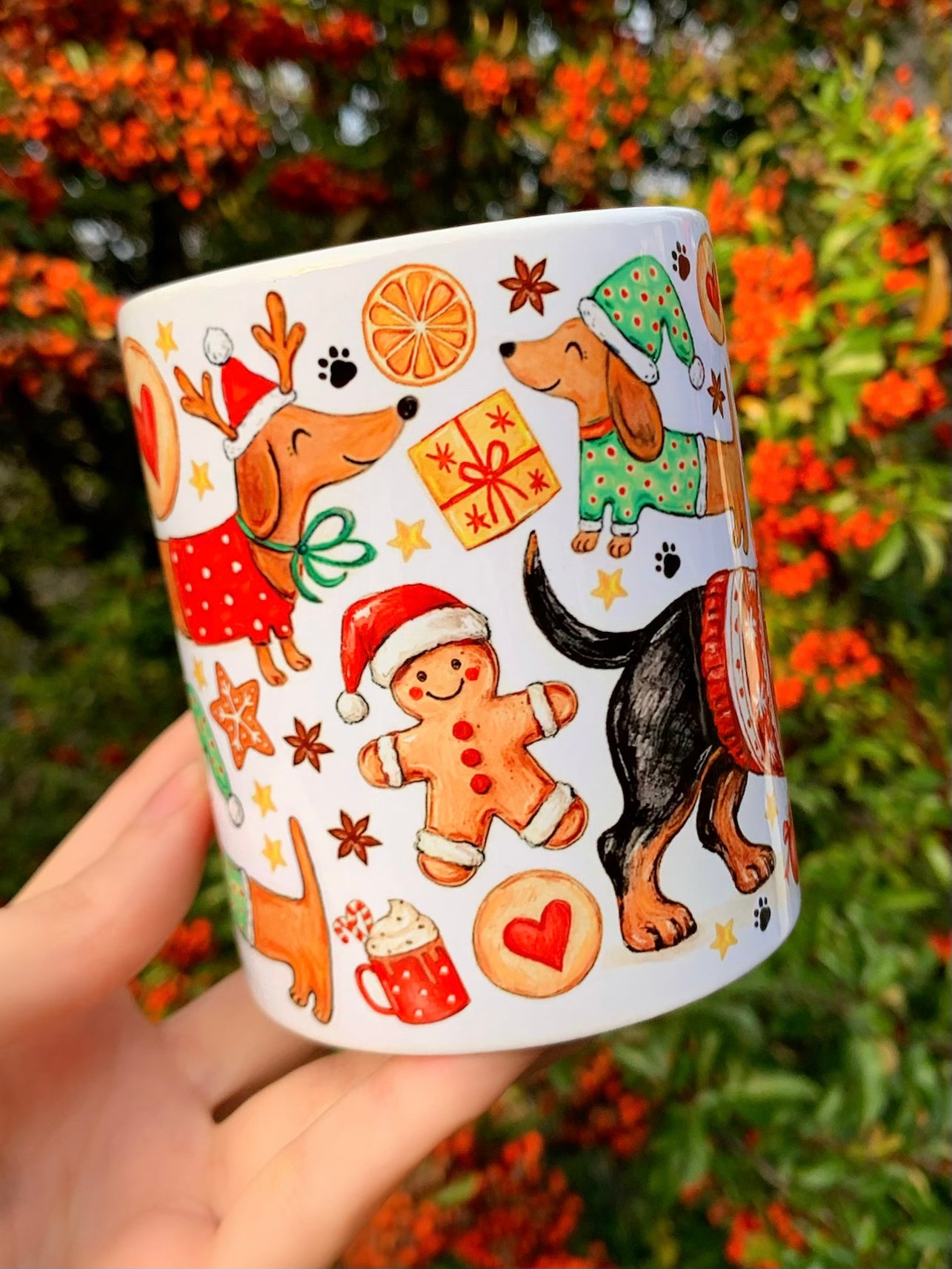 Karácsonyi Tacskós bögre - Kézzel festett Mikulás Tacskó karácsonyi pulcsiban és karácsonyi mintával