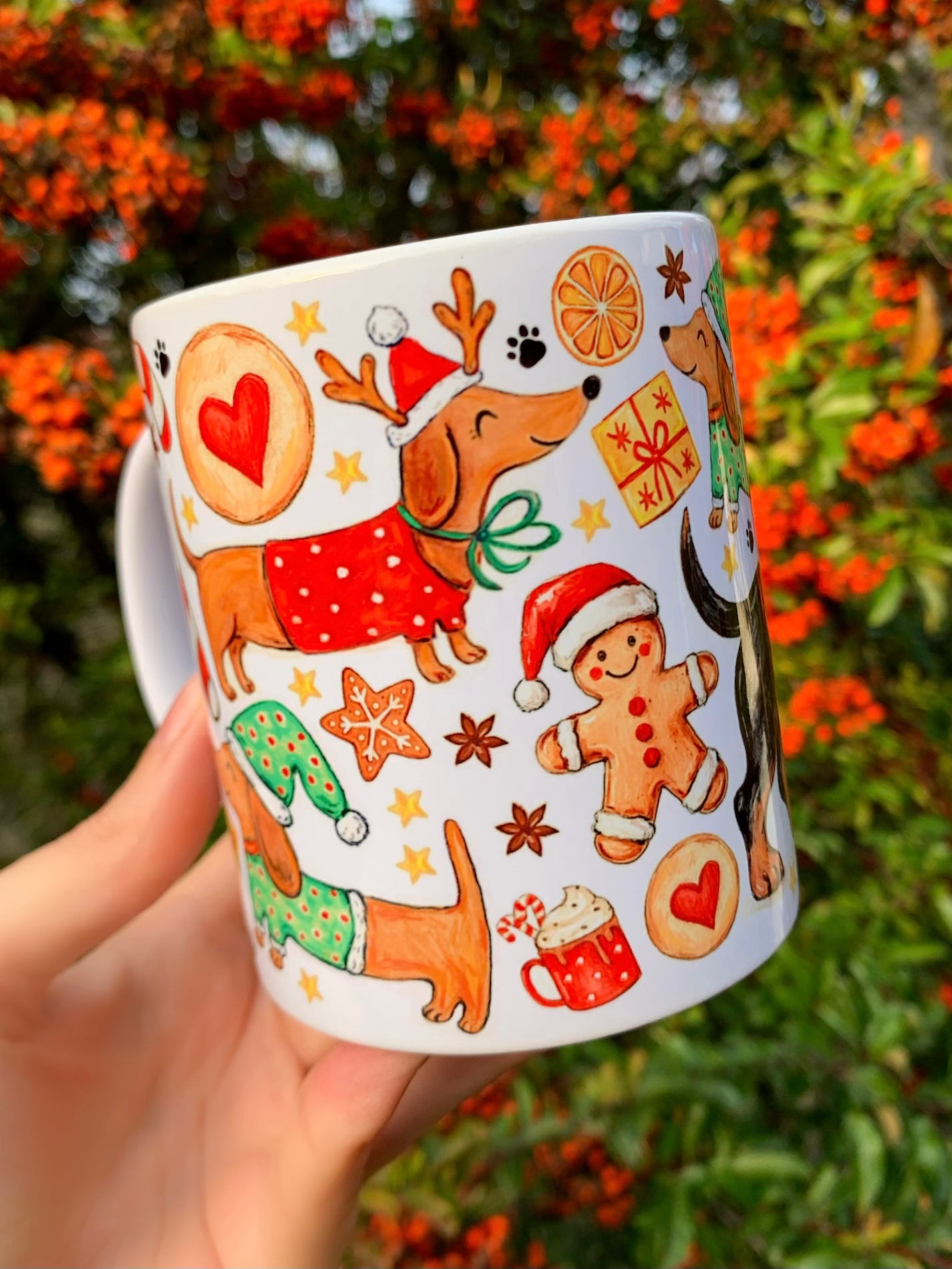 Karácsonyi Tacskós bögre - Kézzel festett Mikulás Tacskó karácsonyi pulcsiban és karácsonyi mintával