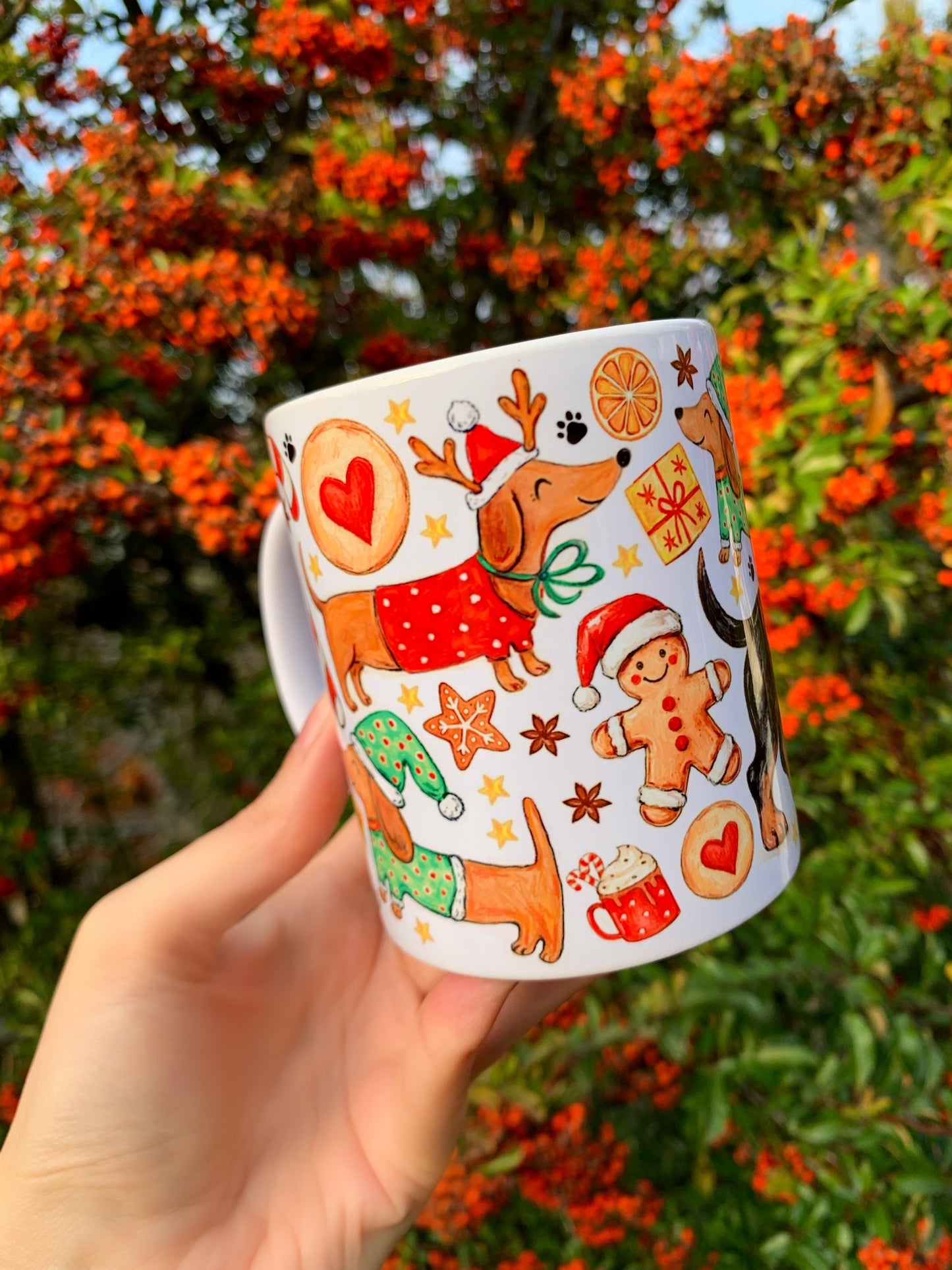 Karácsonyi Tacskós bögre - Kézzel festett Mikulás Tacskó karácsonyi pulcsiban és karácsonyi mintával