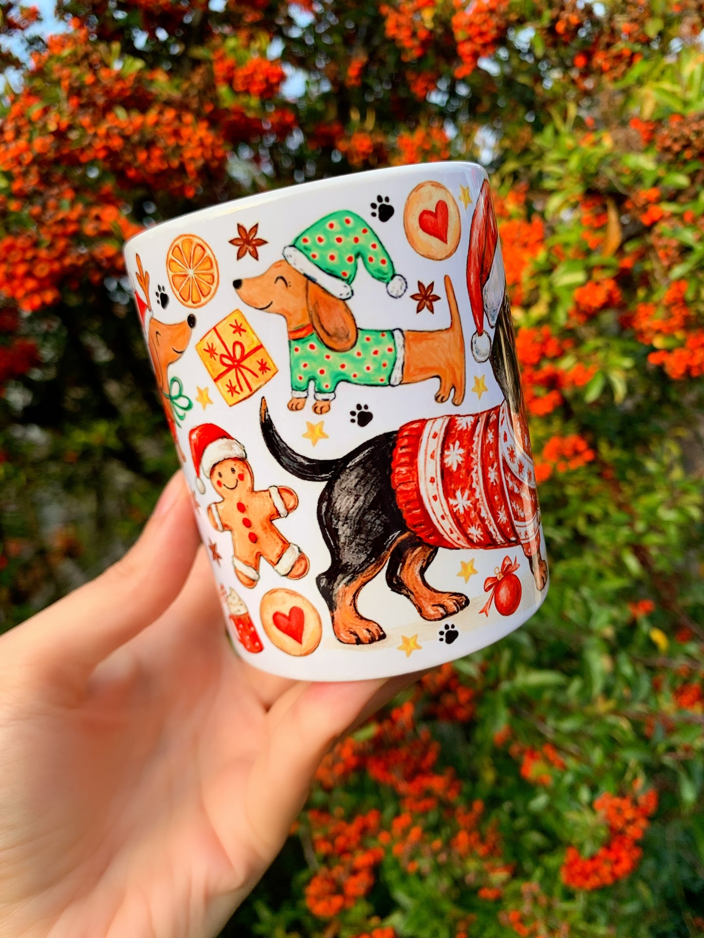 Karácsonyi Tacskós bögre - Kézzel festett Mikulás Tacskó karácsonyi pulcsiban és karácsonyi mintával