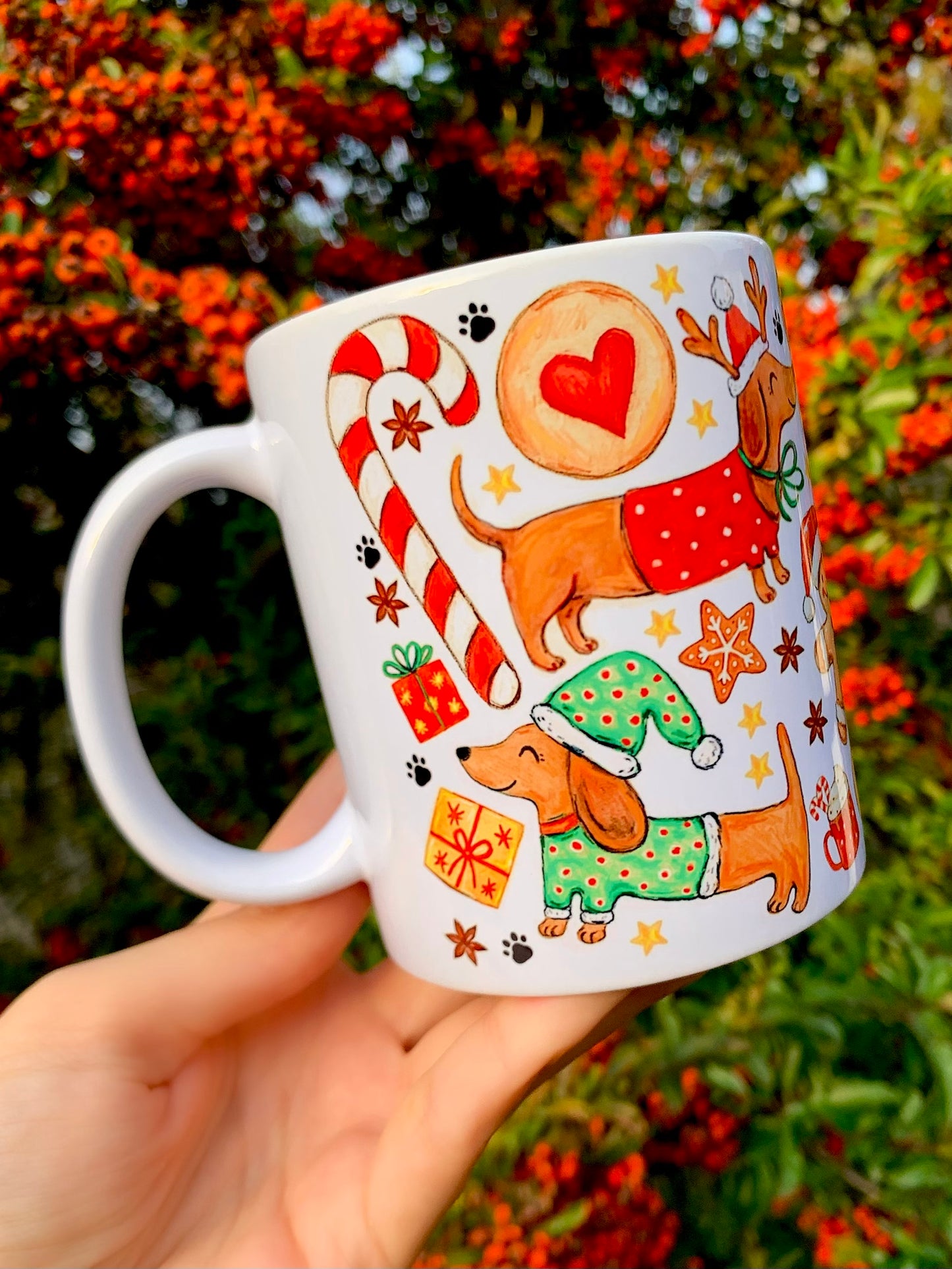 Karácsonyi Tacskós bögre - Kézzel festett Mikulás Tacskó karácsonyi pulcsiban és karácsonyi mintával