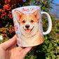 Prémium Corgi kutyás bögre - Kézzel festett Corgi kutya és süteményes masnis mintával