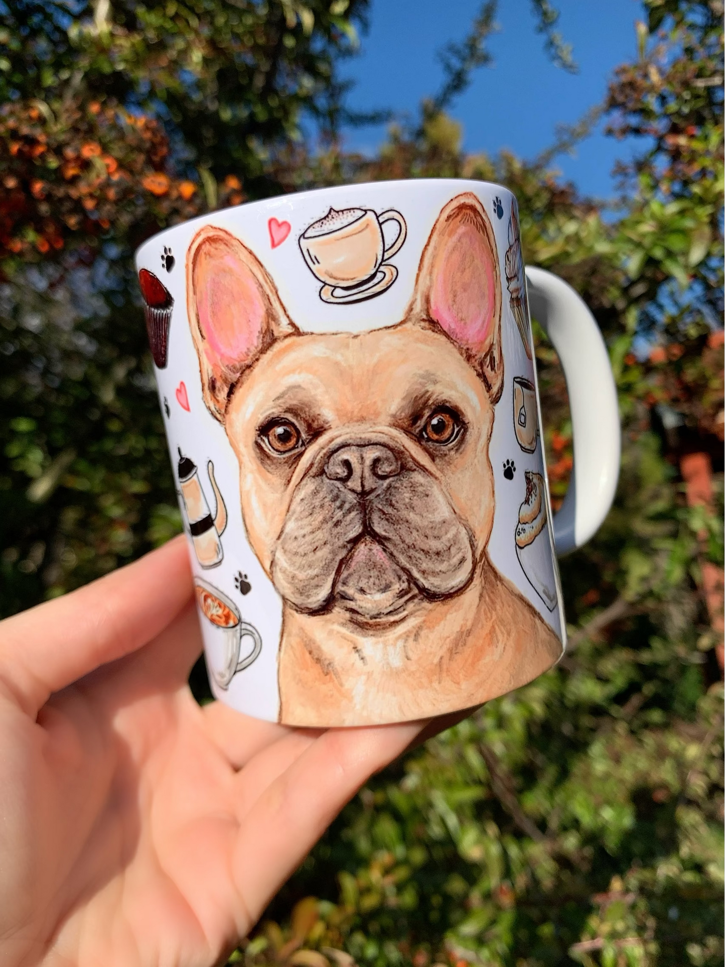 Francia bulldogos bögre - Kézzel festett Francia bulldog mintával és mancsos kávés mintákkal