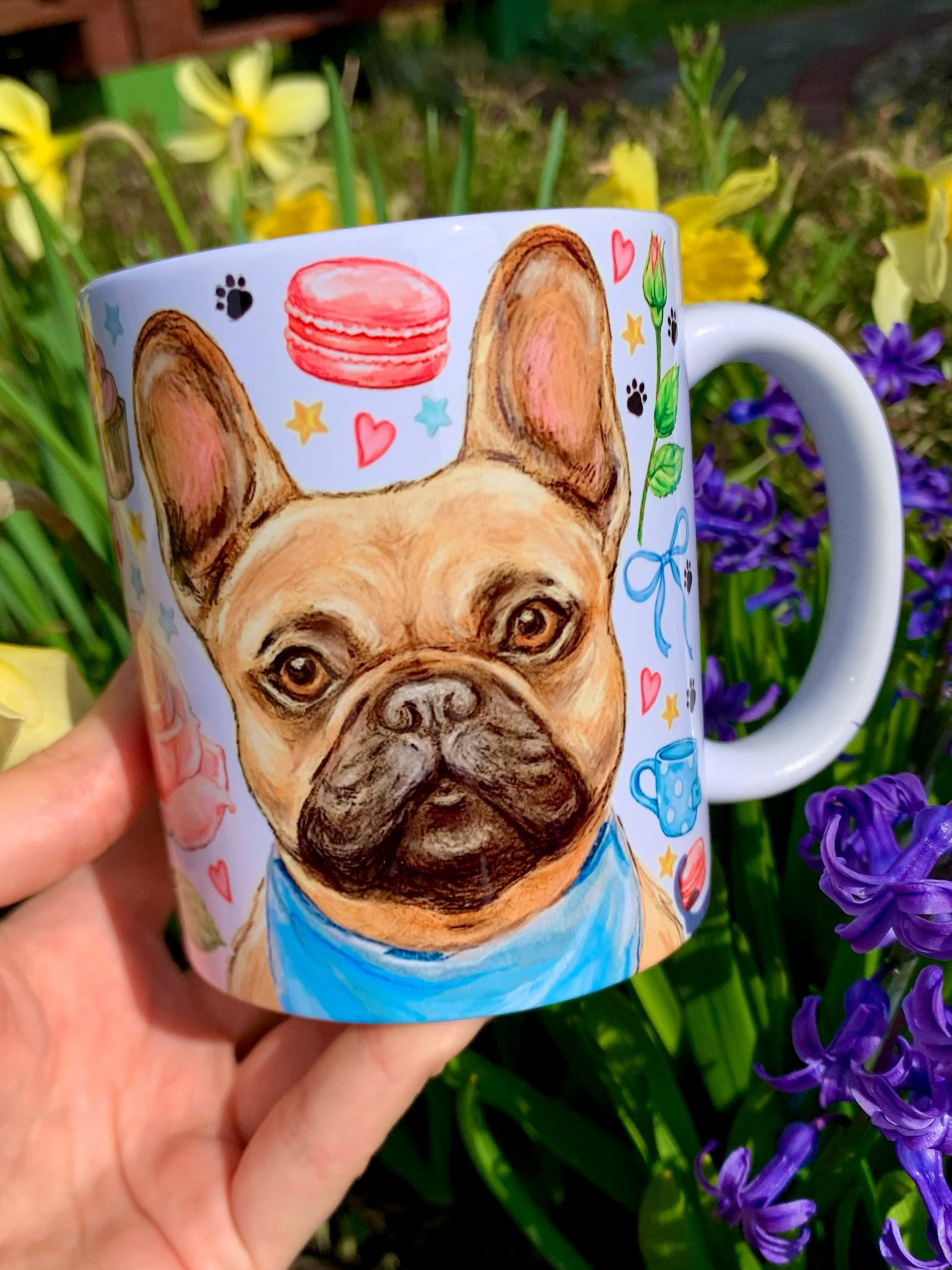 Francia bulldog bögre - Kézzel festett Francia bulldog mintával és virágokkal