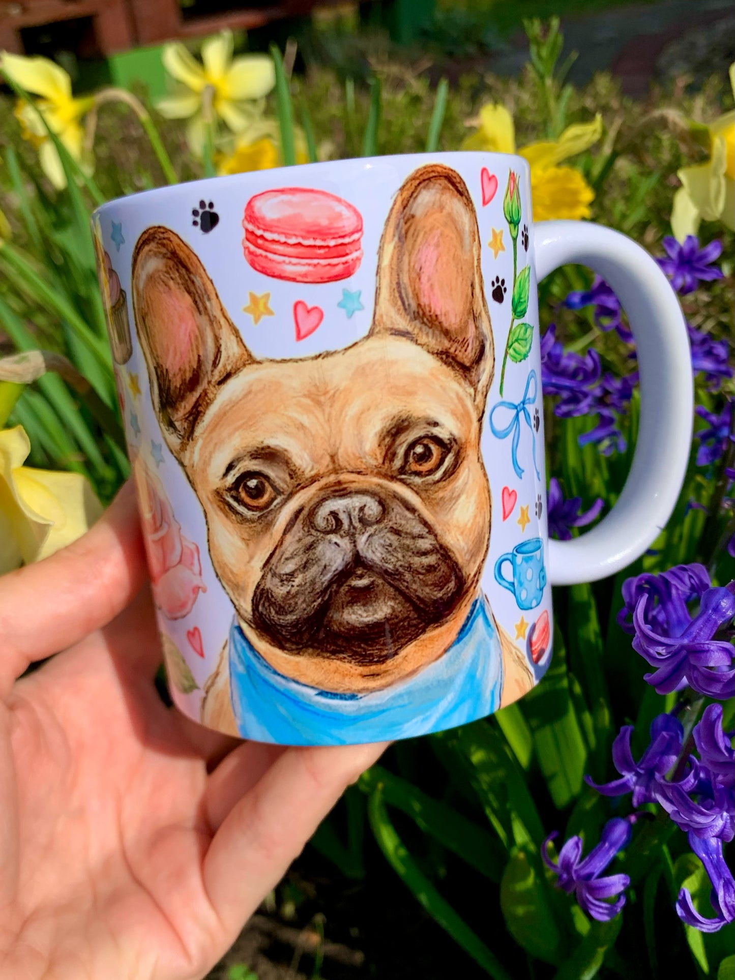 Francia bulldog bögre - Kézzel festett Francia bulldog mintával és virágokkal