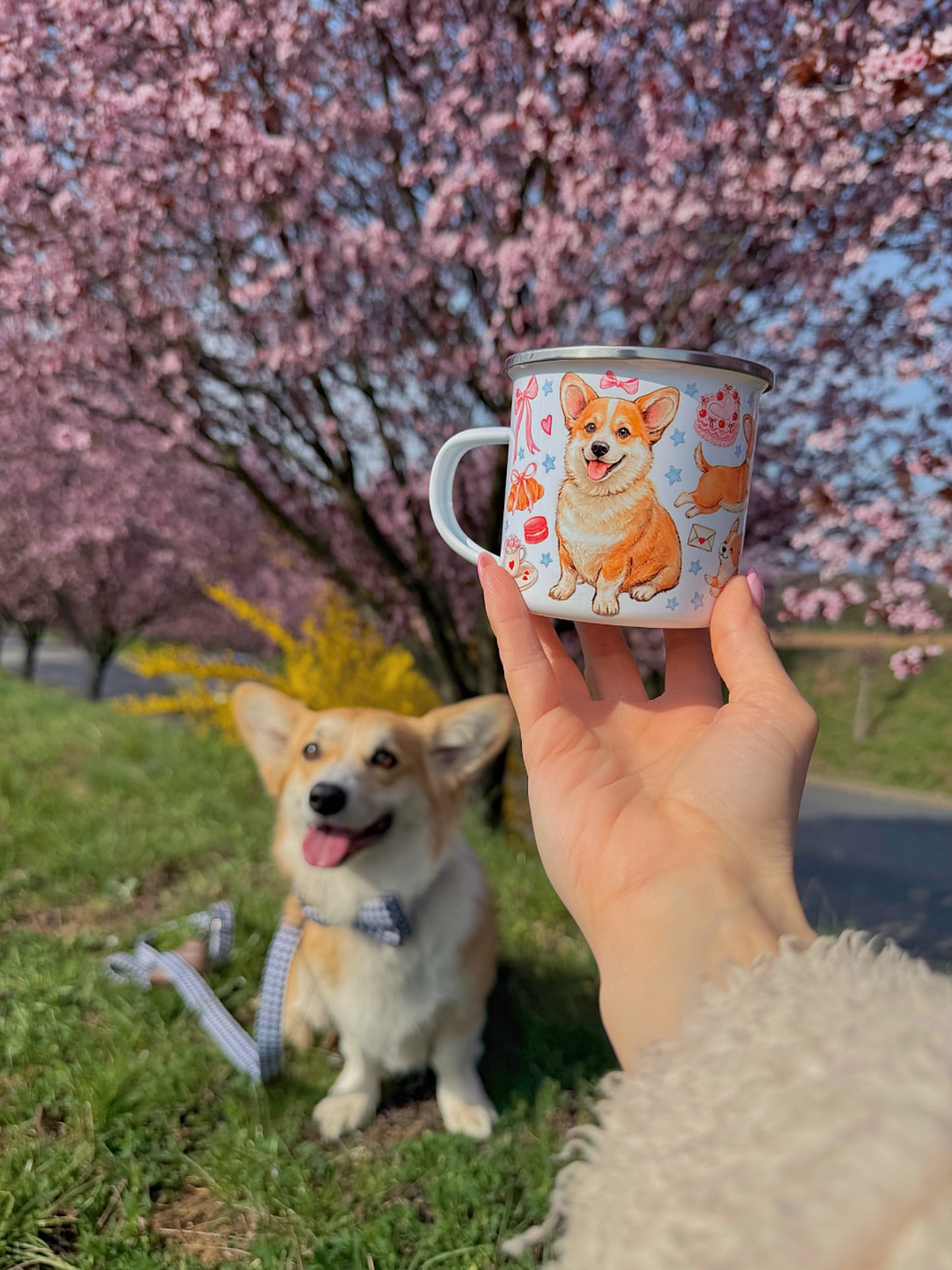 Corgi kutyás bögre - Kézzel festett ugró Corgi minta és süti mintákkal