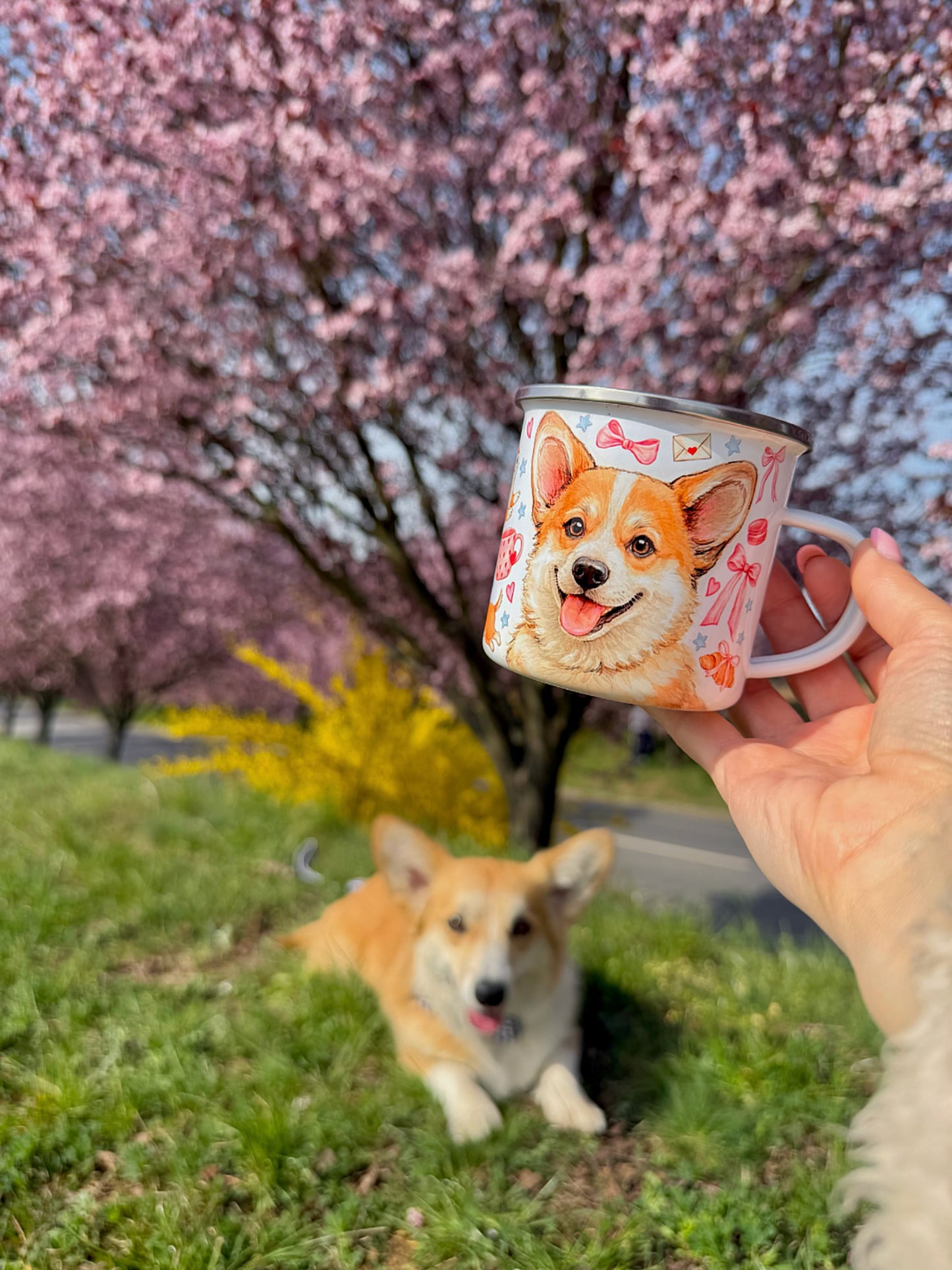Corgi kutyás bögre - Kézzel festett ugró Corgi mintákkal