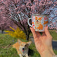 Corgi kutyás bögre - Kézzel festett ugró Corgi mintákkal