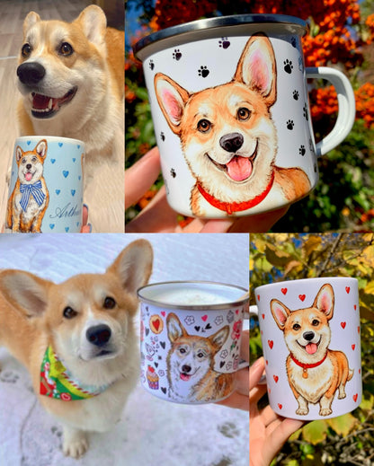 Prémium minőségű kerámia Corgi bögre kétféle kézzel rajzolt kutyamintával: egyik oldalon egy részletgazdag, mosolygó Corgi portré, másikon pedig egy egész alakos, barátságos kutya figura. A kézzel festett szívecskék és az akvarell technika egyedi, meleg hangulatot árasztanak.
