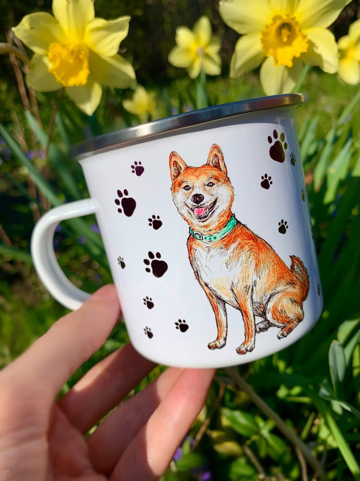 Shiba Inu bögre - Ülő Shiba Inu kutyussal és mancsokkal