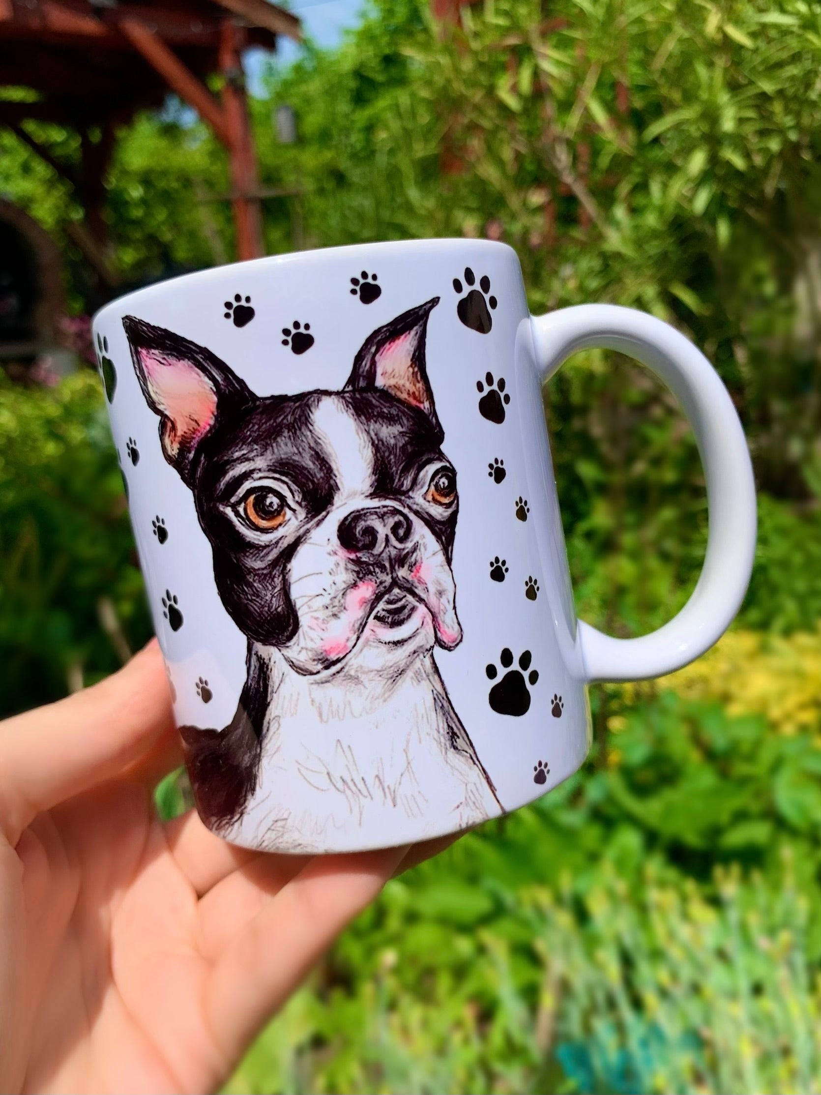 Kézzel készült Boston terrier kutyás bögre apró mancs mintával