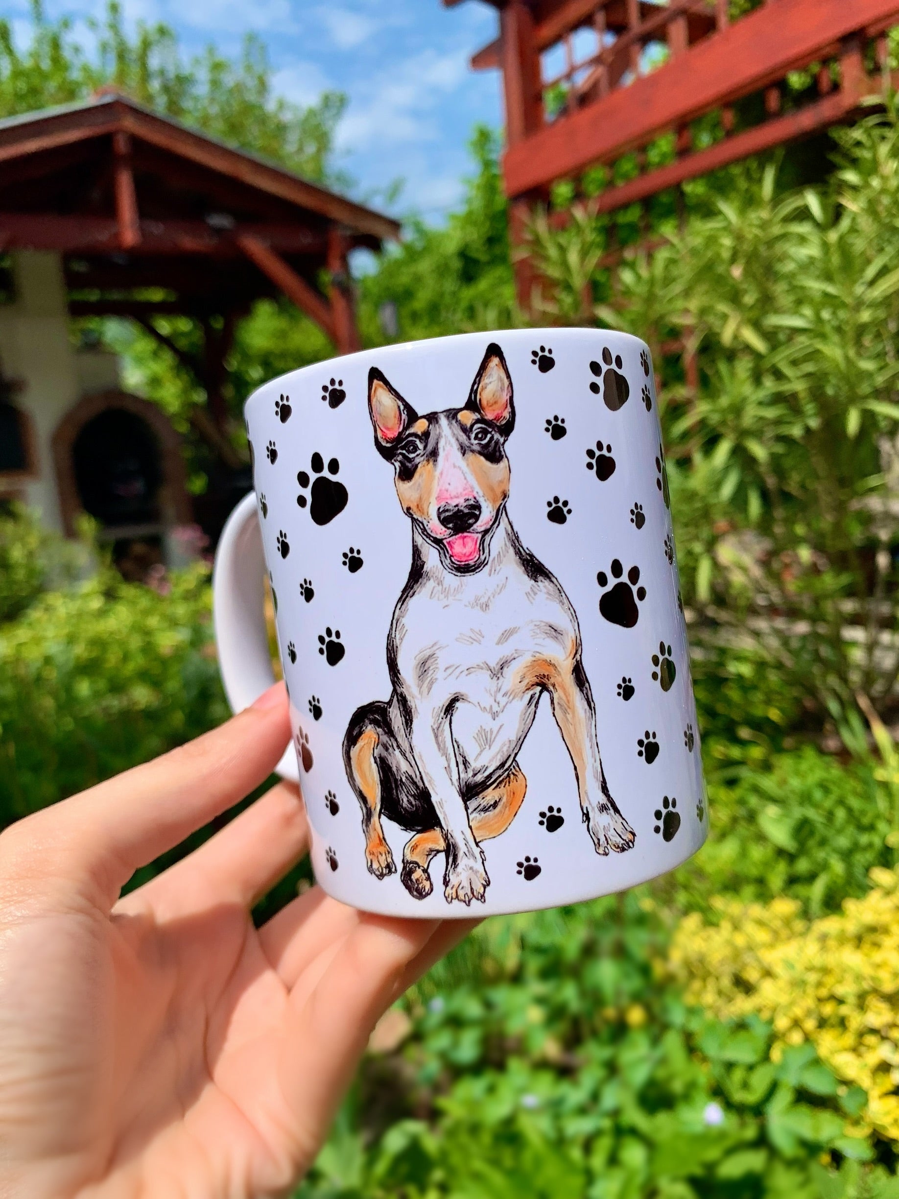 Kézzel készült Bullterrier ajándék kerámián – ülő kutyás grafikával