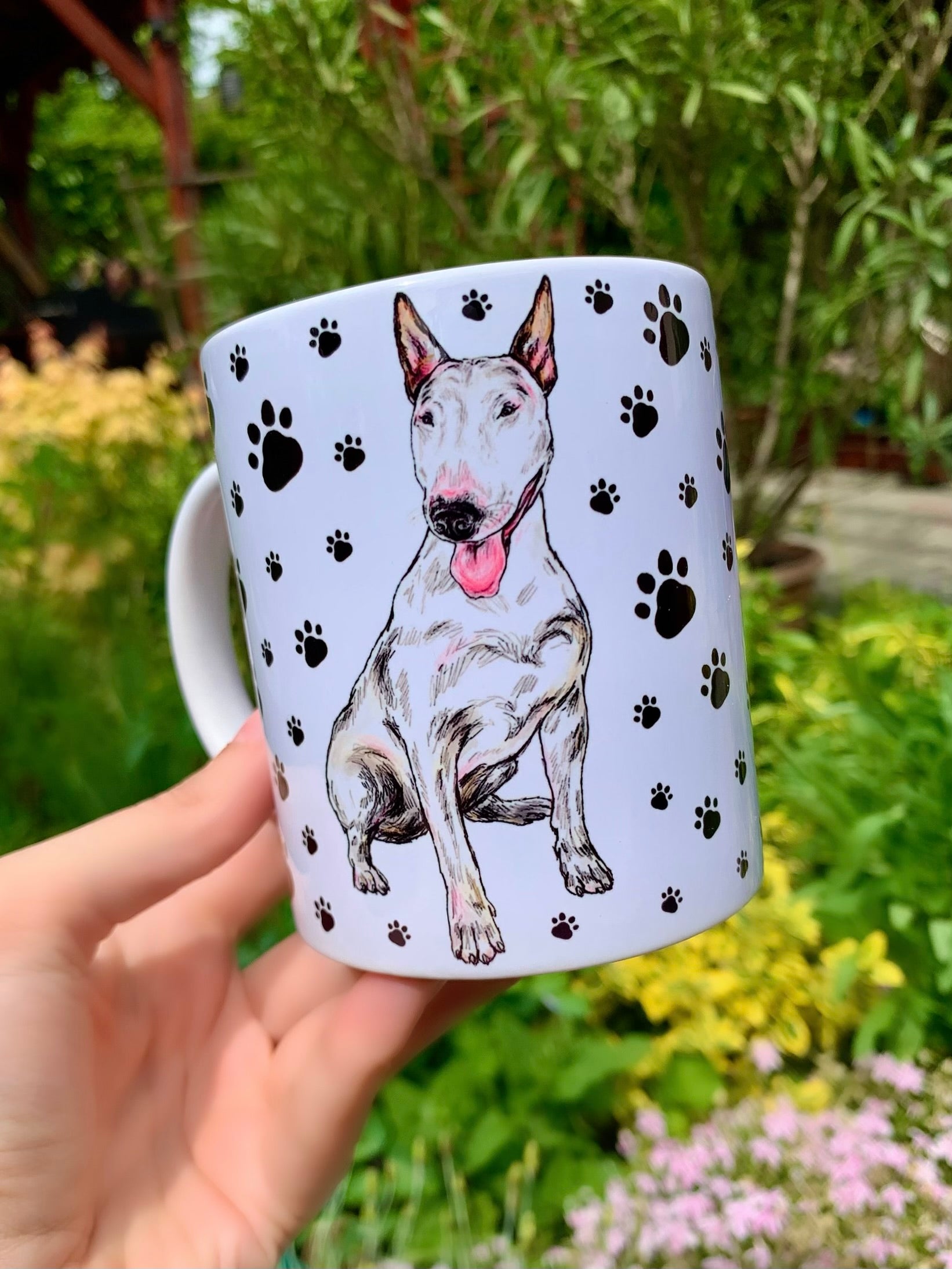 Prémium minőségű kerámia bögre fehér Bullterrier mintával és apró mancsnyomokkal