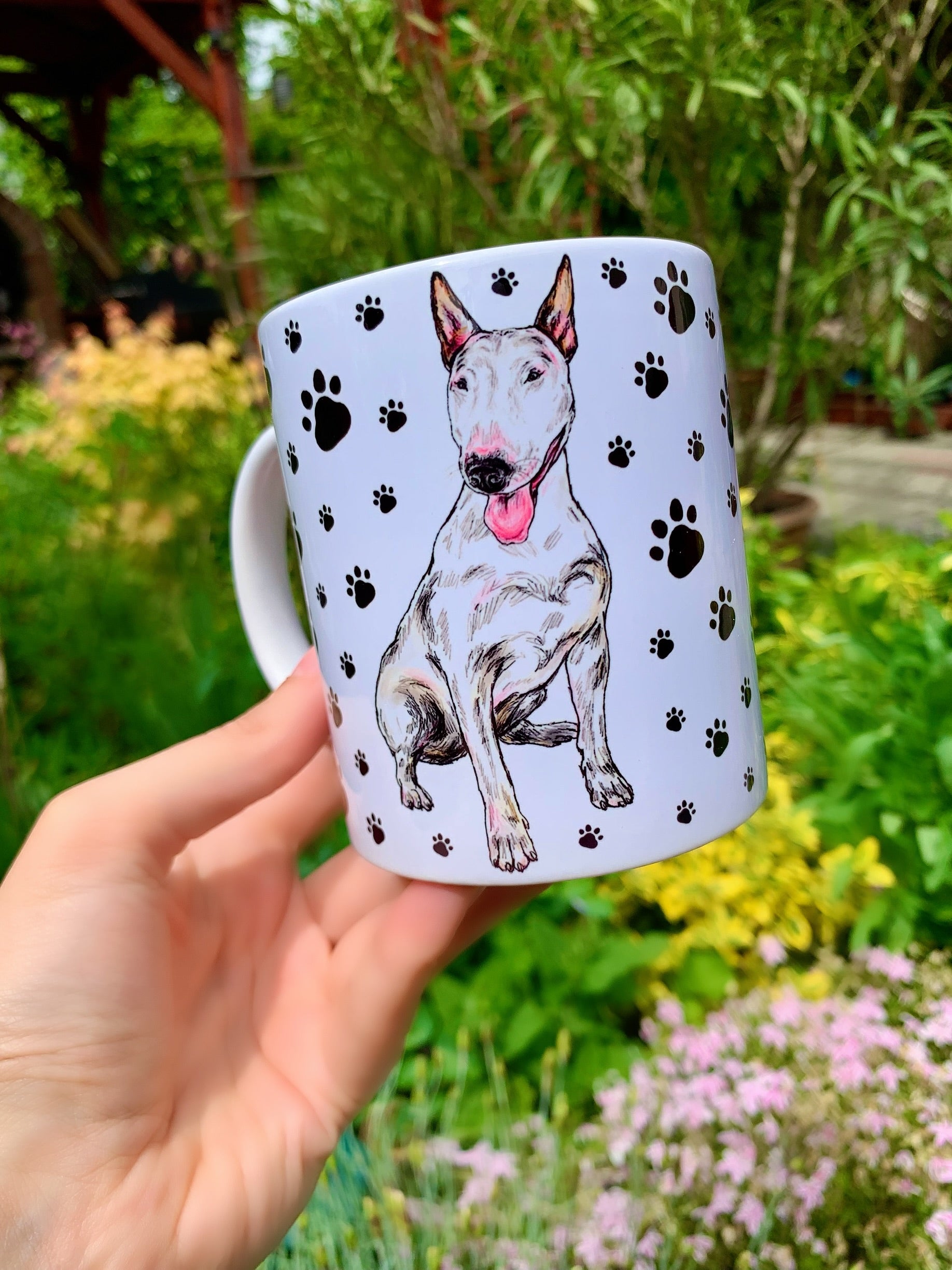 Kerámia bögre világos Bullterrier kutyával – ülő póz, finom részletekkel