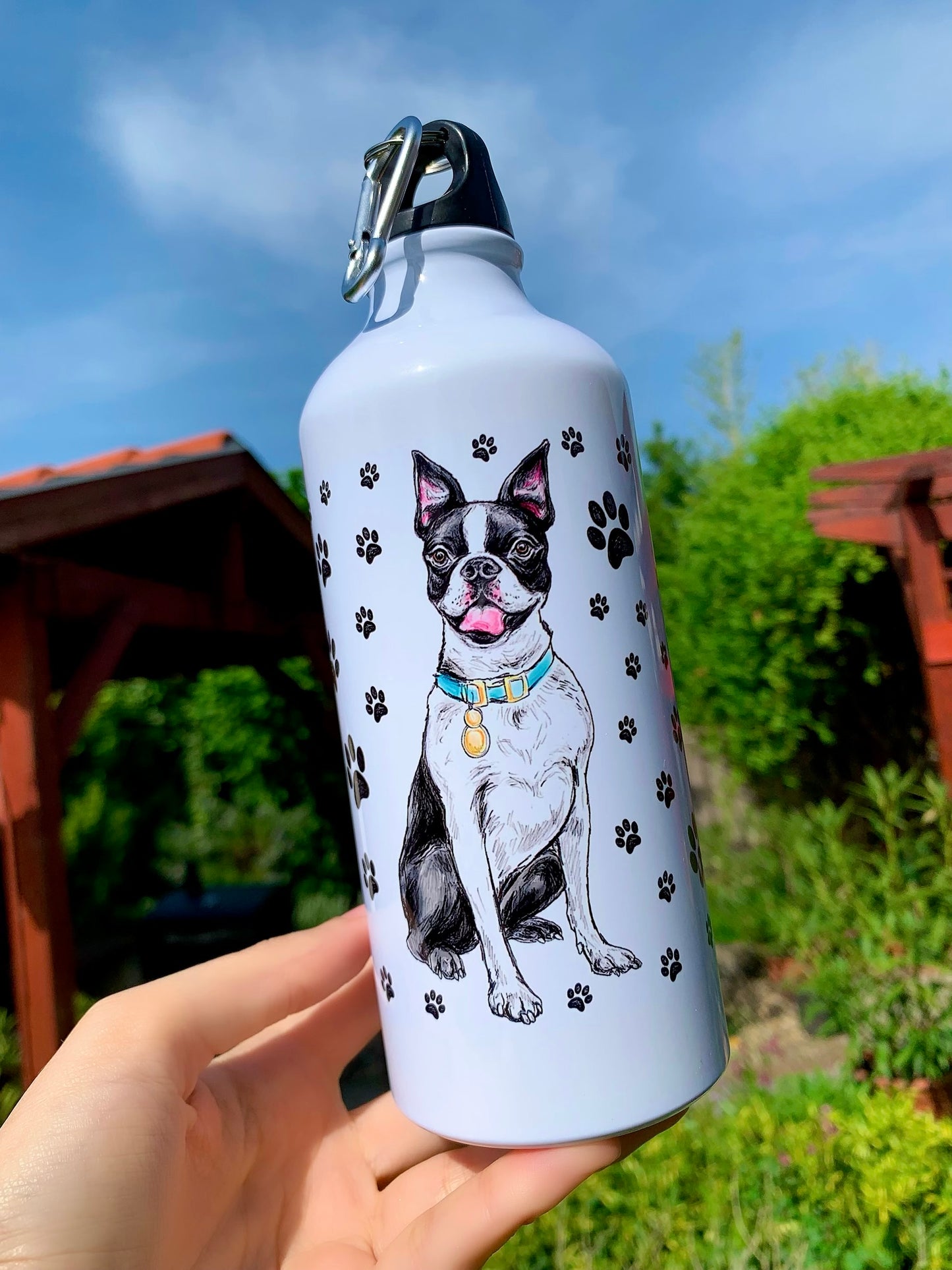 Ülő Boston terrier kulacs prémium minőségű, egyedi grafikával