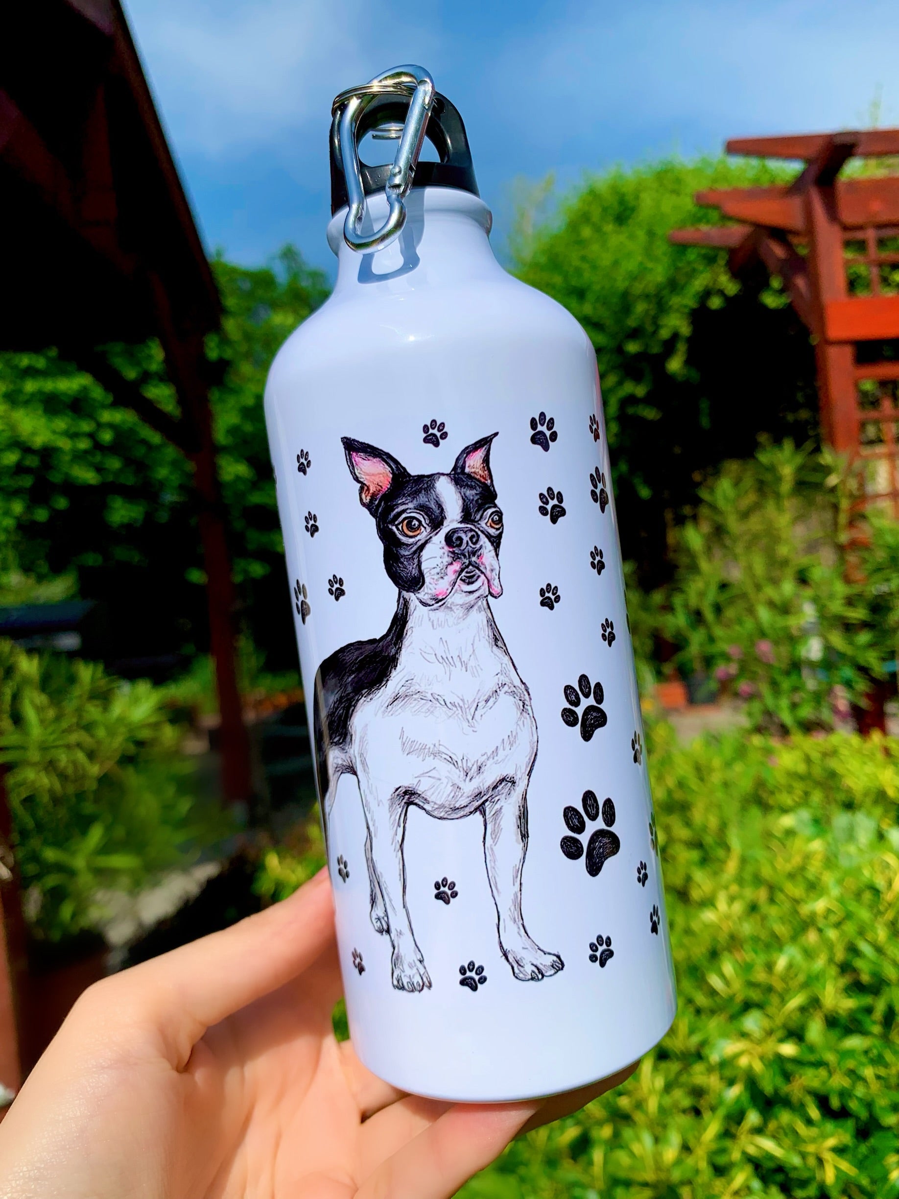 Letisztult Boston terrier design kulacson, kézzel festett illusztrációval