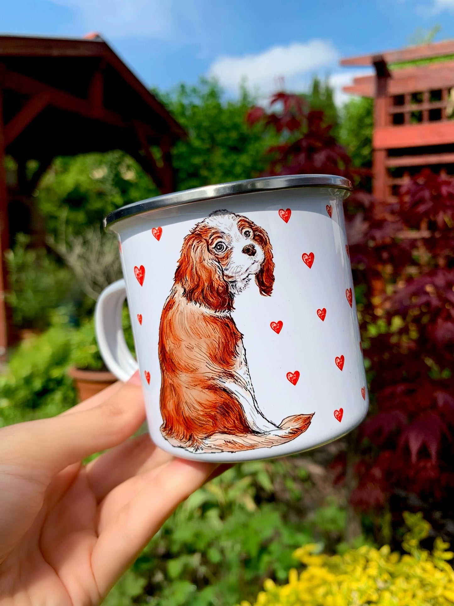 Cavalier Spániel fém bögre - Kézzel festett álló Cavi és szív mintákkal