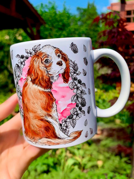 Kerámia bögre Cavalier king chales spániel mintával és gyümölcsös, leveles háttérrel - prémium kézzel festett