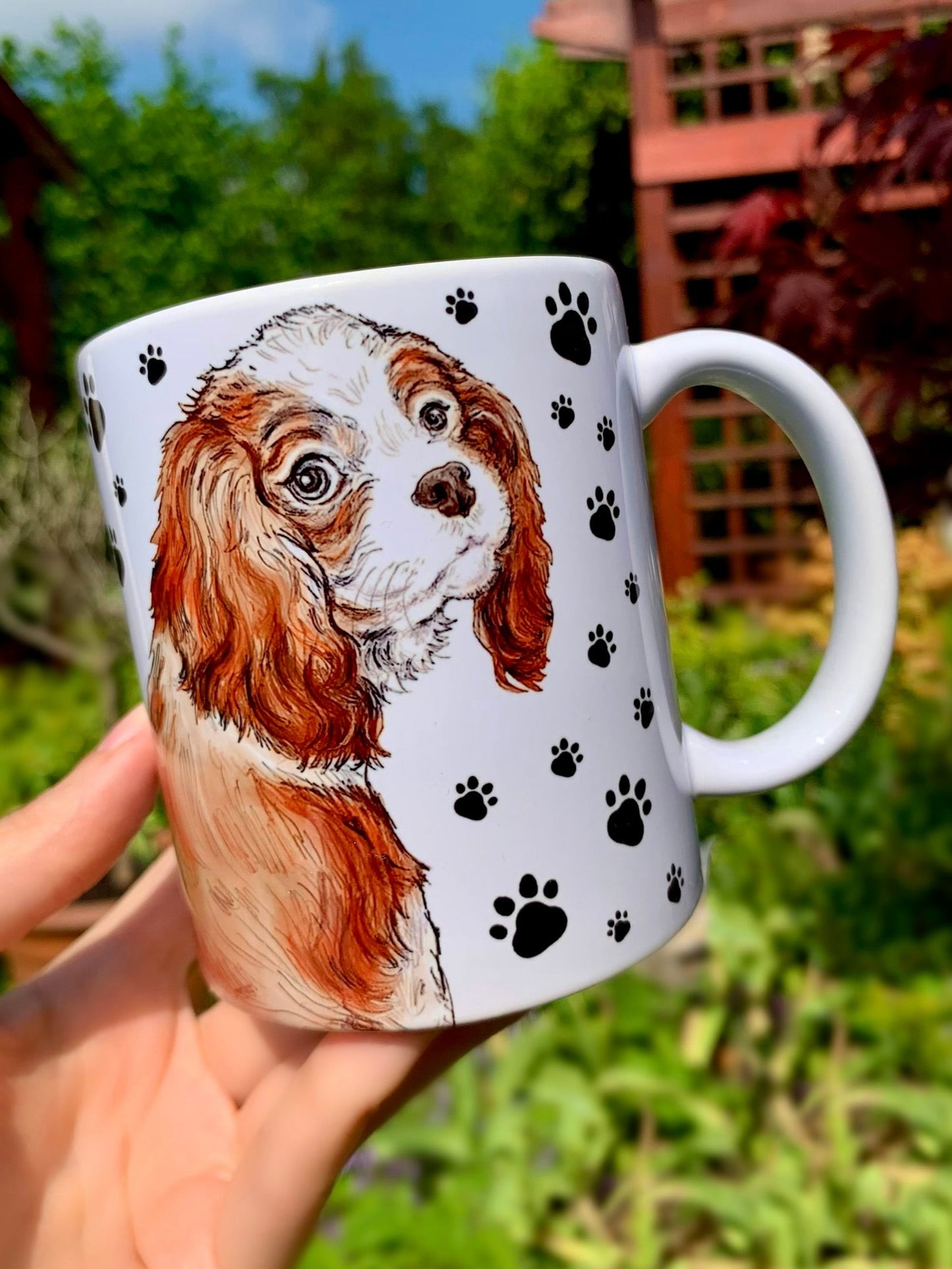 Kerámia bögre kézzel festett Cavalier spániel mintával és fekete mancsos háttérrel