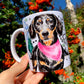 Black and Tan Dachshund mug - Kiránduló Cser Tacskó bögre - Választható Rózsaszín & Zöld Kendő Szín