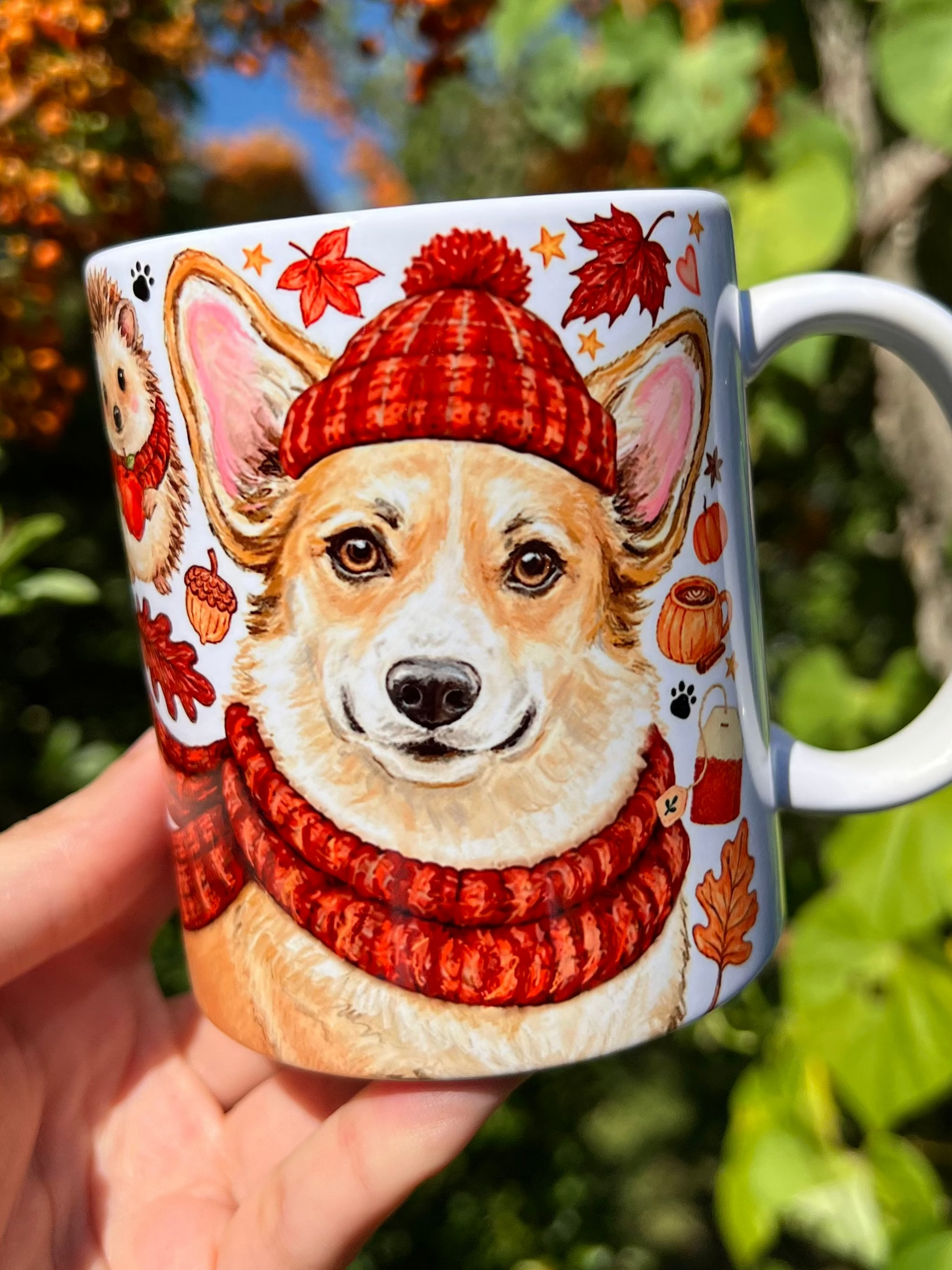 Őszi Corgi bögre kézzel festett sapkás és sálas Corgi mintával – egyedi ajándék Corgi gazdiknak
